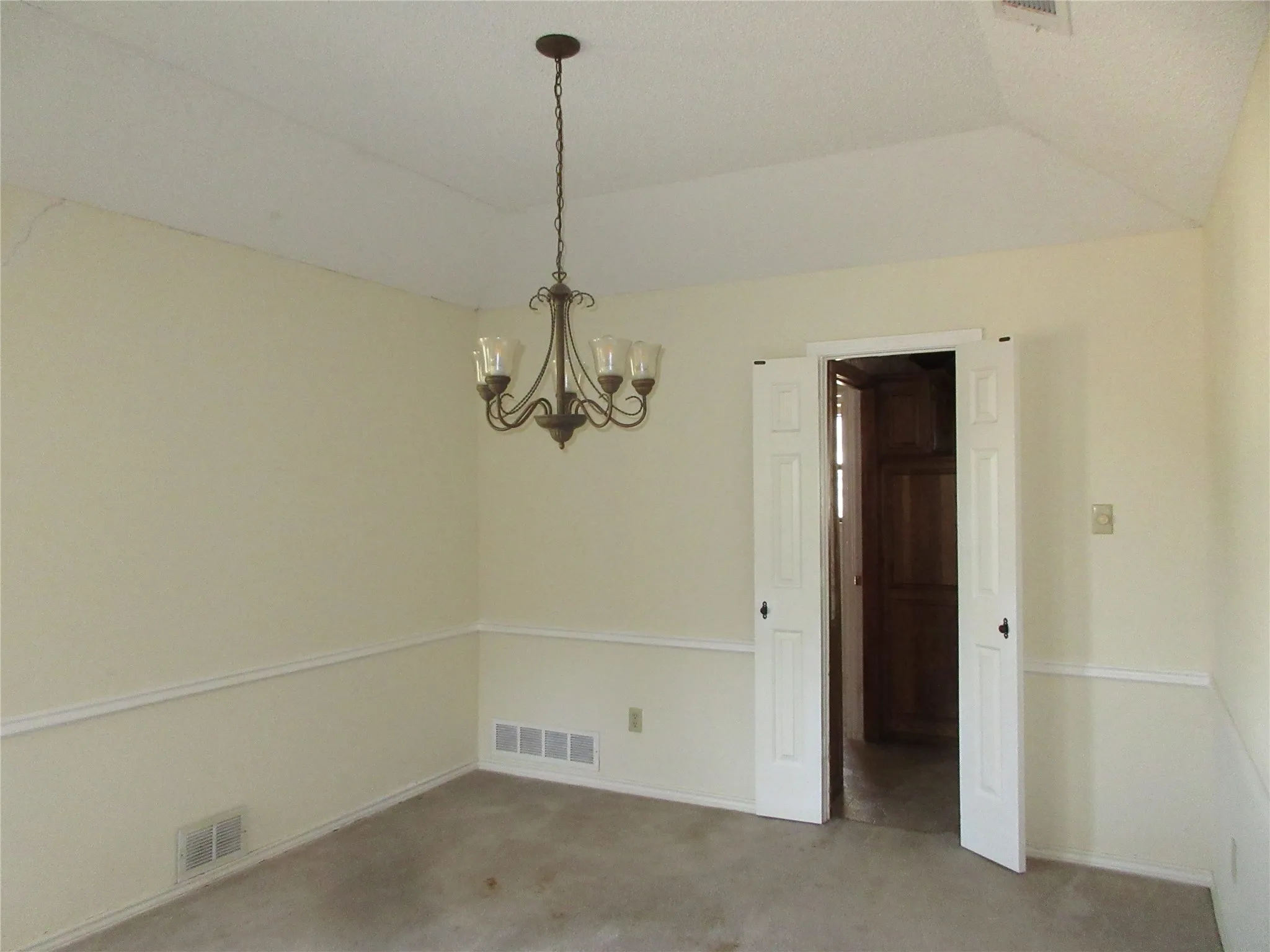 Single Family Residence For Sale in Dallas County , 1823 Green Tree Lane, Duncanville, Texas 75137, 3 Bedroom, 3 Bathroom, 2 Garage spaces, 2,506 Sqft, built in 1983, mls#21376889, Real Estate Agent in Duncanville, Homes For Sale in Dallas county, Homes For Sale in Duncanville, Realtor in Duncanville Texas, Real Estate Brokerage Independent Realty Texas, Luminita Cordes Realtor