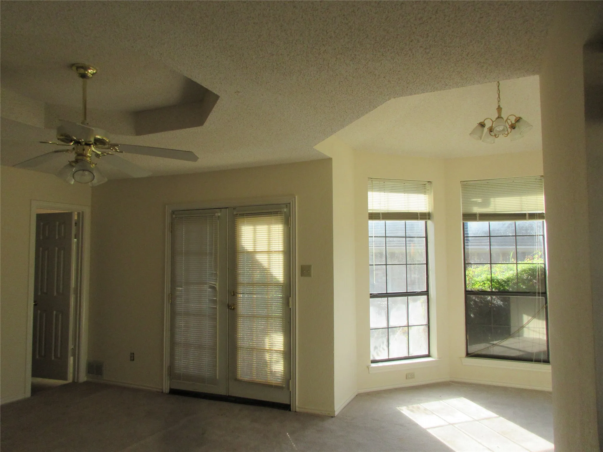 Single Family Residence For Sale in Dallas County , 1823 Green Tree Lane, Duncanville, Texas 75137, 3 Bedroom, 3 Bathroom, 2 Garage spaces, 2,506 Sqft, built in 1983, mls#21376889, Real Estate Agent in Duncanville, Homes For Sale in Dallas county, Homes For Sale in Duncanville, Realtor in Duncanville Texas, Real Estate Brokerage Independent Realty Texas, Luminita Cordes Realtor
