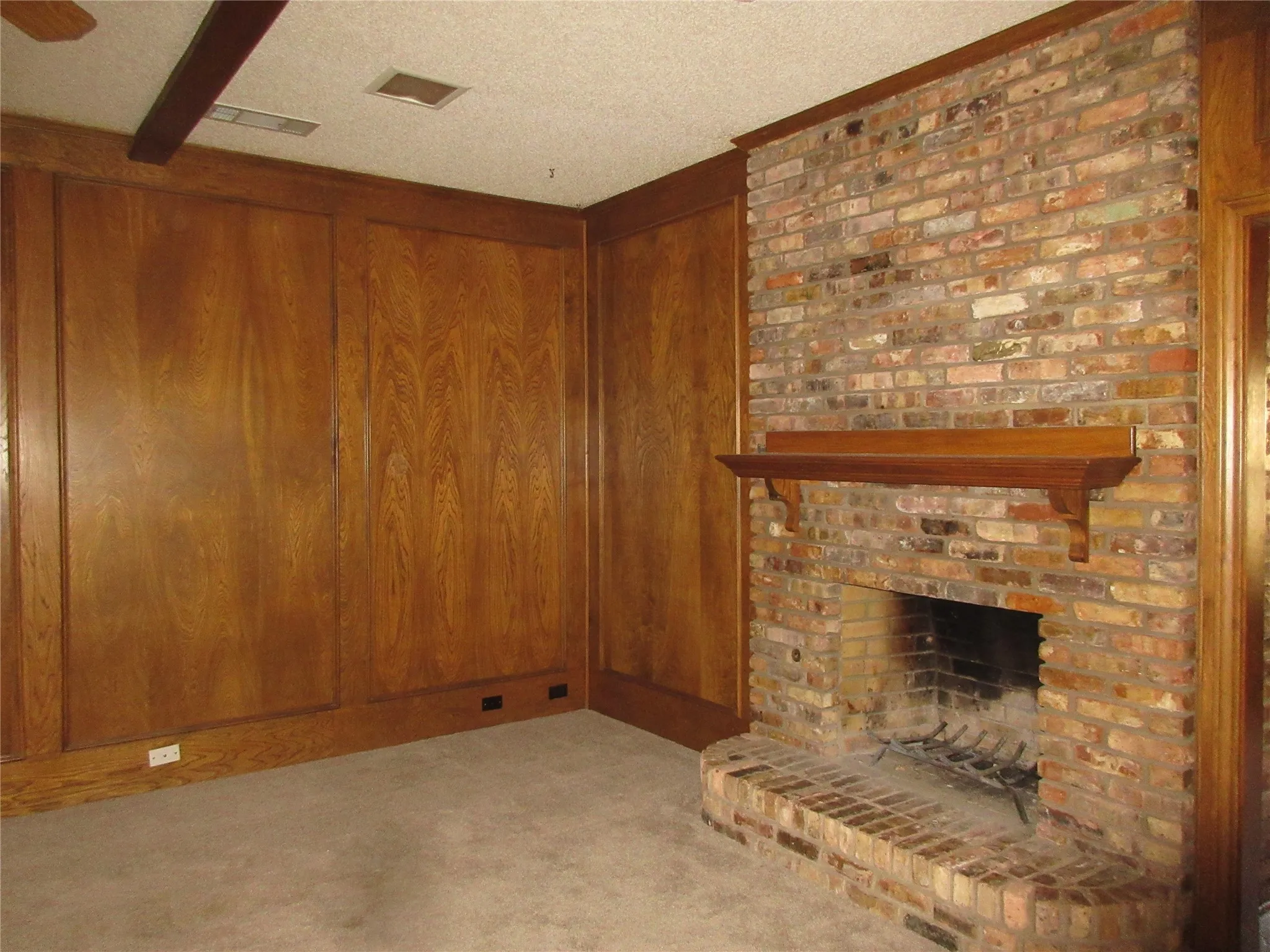Single Family Residence For Sale in Dallas County , 1823 Green Tree Lane, Duncanville, Texas 75137, 3 Bedroom, 3 Bathroom, 2 Garage spaces, 2,506 Sqft, built in 1983, mls#21376889, Real Estate Agent in Duncanville, Homes For Sale in Dallas county, Homes For Sale in Duncanville, Realtor in Duncanville Texas, Real Estate Brokerage Independent Realty Texas, Luminita Cordes Realtor