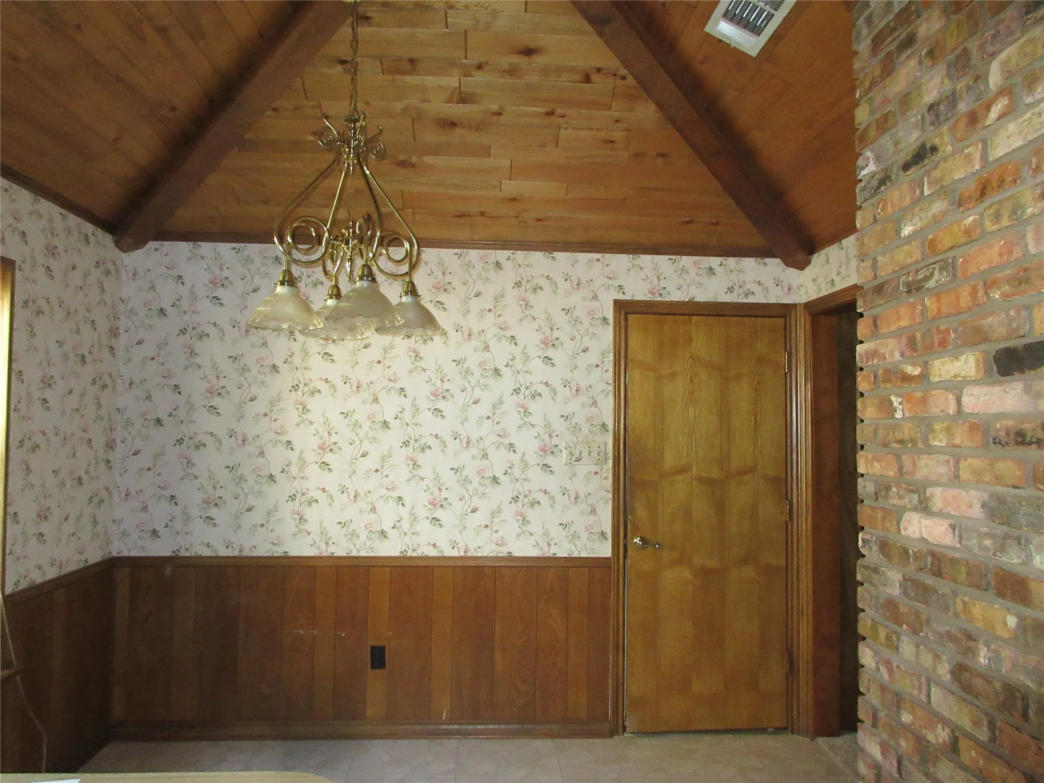 Single Family Residence For Sale in Dallas County , 1823 Green Tree Lane, Duncanville, Texas 75137, 3 Bedroom, 3 Bathroom, 2 Garage spaces, 2,506 Sqft, built in 1983, mls#21376889, Real Estate Agent in Duncanville, Homes For Sale in Dallas county, Homes For Sale in Duncanville, Realtor in Duncanville Texas, Real Estate Brokerage Independent Realty Texas, Luminita Cordes Realtor
