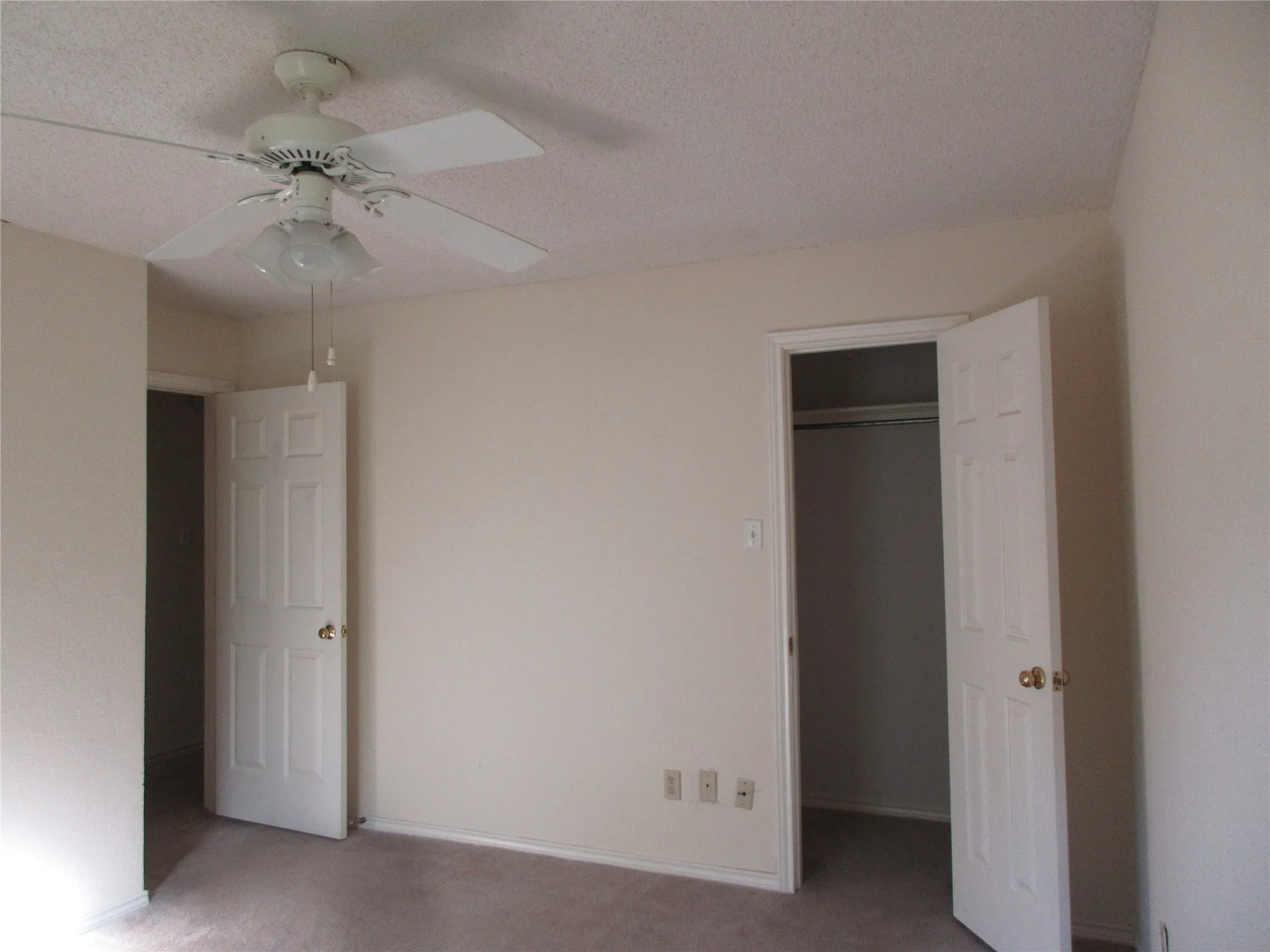 Single Family Residence For Sale in Dallas County , 1823 Green Tree Lane, Duncanville, Texas 75137, 3 Bedroom, 3 Bathroom, 2 Garage spaces, 2,506 Sqft, built in 1983, mls#21376889, Real Estate Agent in Duncanville, Homes For Sale in Dallas county, Homes For Sale in Duncanville, Realtor in Duncanville Texas, Real Estate Brokerage Independent Realty Texas, Luminita Cordes Realtor
