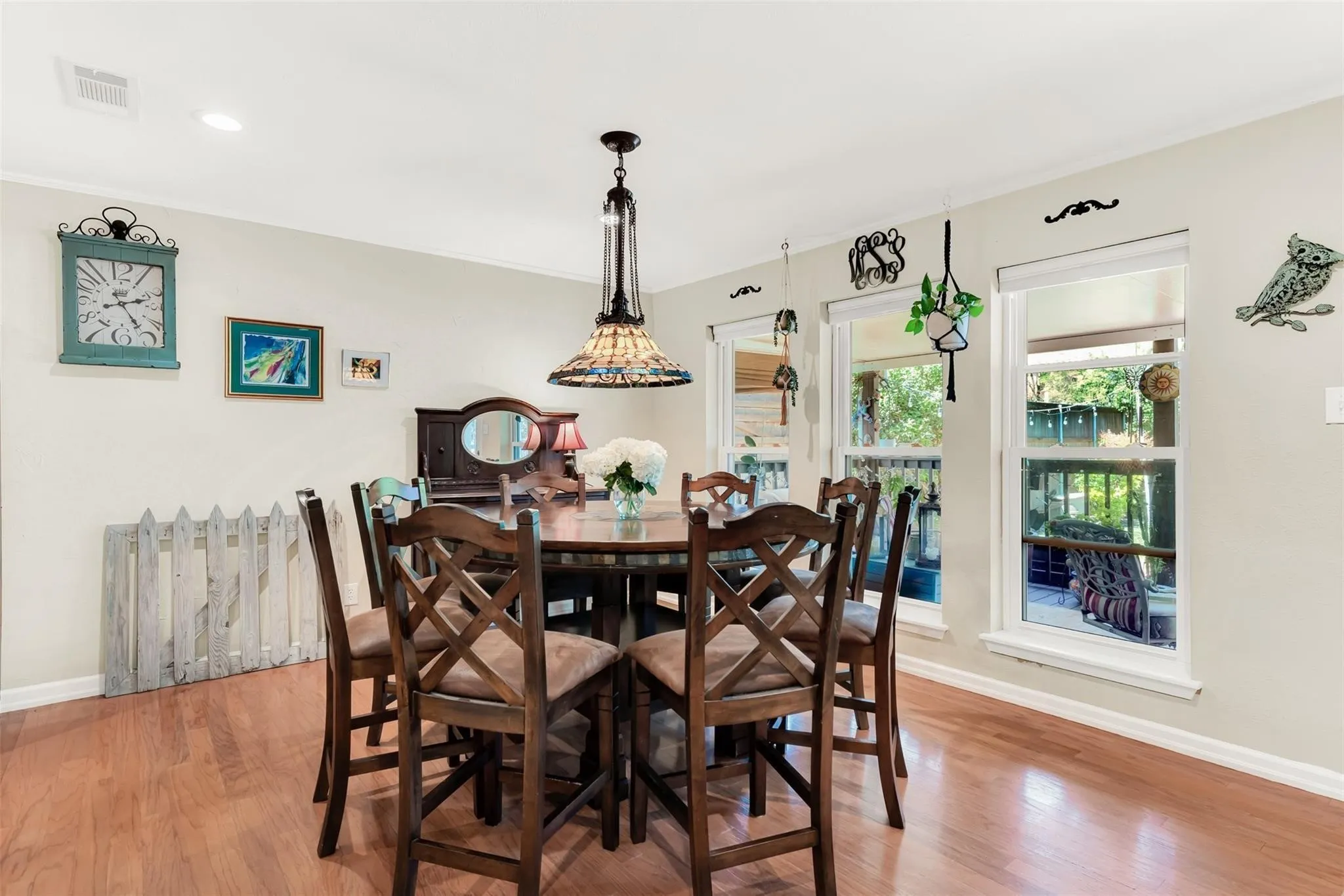 Hardwood flooring, recessed lighting, and a decorative pendant light fixture