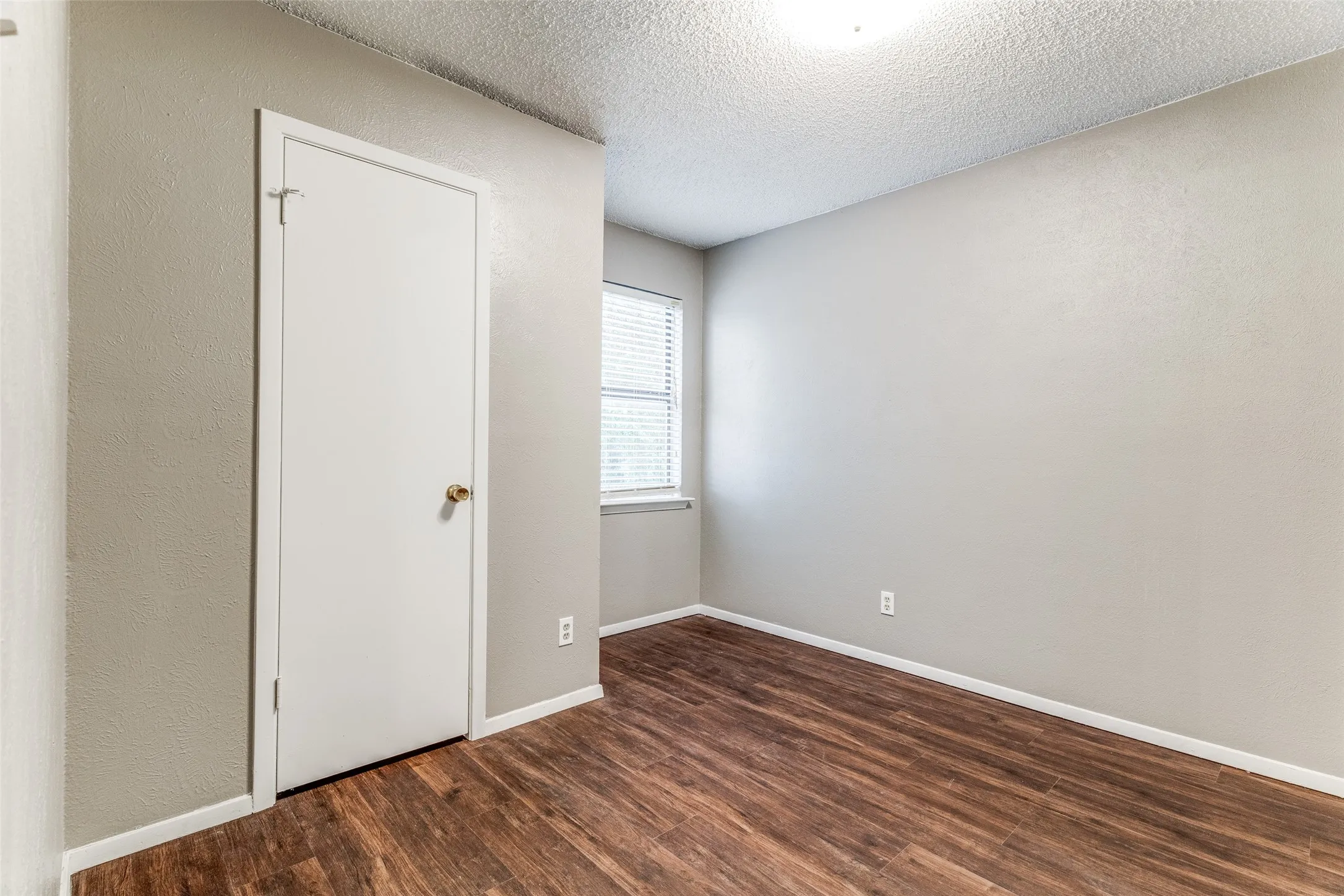 Single Family Residence For Rent in Tarrant County , 408 Windwood Court, Azle, Texas 76020, 4 Bedroom, 2 Bathroom, Garage spaces, 2,086 Sqft, built in 1983, mls#21376924, Real Estate Agent in Azle, Homes For Rent in Tarrant county, Homes For Rent in Azle, Realtor in Azle Texas, Real Estate Brokerage Independent Realty Texas, Luminita Cordes Realtor