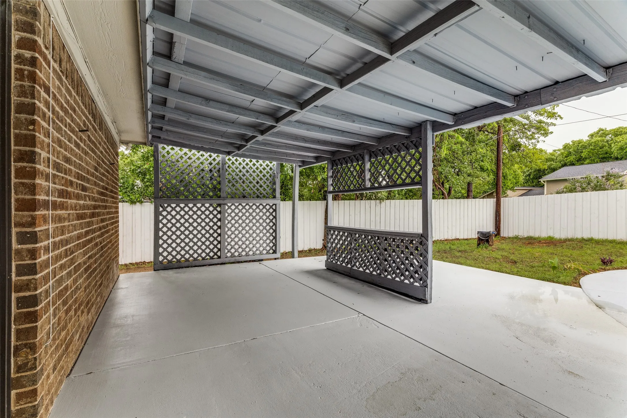 Single Family Residence For Rent in Tarrant County , 408 Windwood Court, Azle, Texas 76020, 4 Bedroom, 2 Bathroom, Garage spaces, 2,086 Sqft, built in 1983, mls#21376924, Real Estate Agent in Azle, Homes For Rent in Tarrant county, Homes For Rent in Azle, Realtor in Azle Texas, Real Estate Brokerage Independent Realty Texas, Luminita Cordes Realtor
