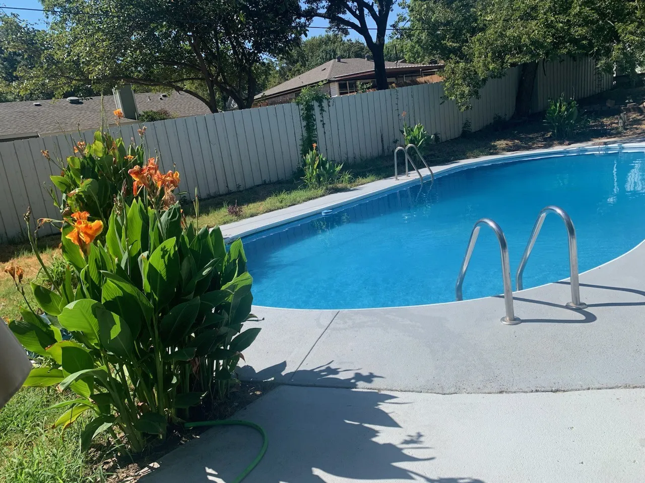 Single Family Residence For Rent in Tarrant County , 408 Windwood Court, Azle, Texas 76020, 4 Bedroom, 2 Bathroom, Garage spaces, 2,086 Sqft, built in 1983, mls#21376924, Real Estate Agent in Azle, Homes For Rent in Tarrant county, Homes For Rent in Azle, Realtor in Azle Texas, Real Estate Brokerage Independent Realty Texas, Luminita Cordes Realtor