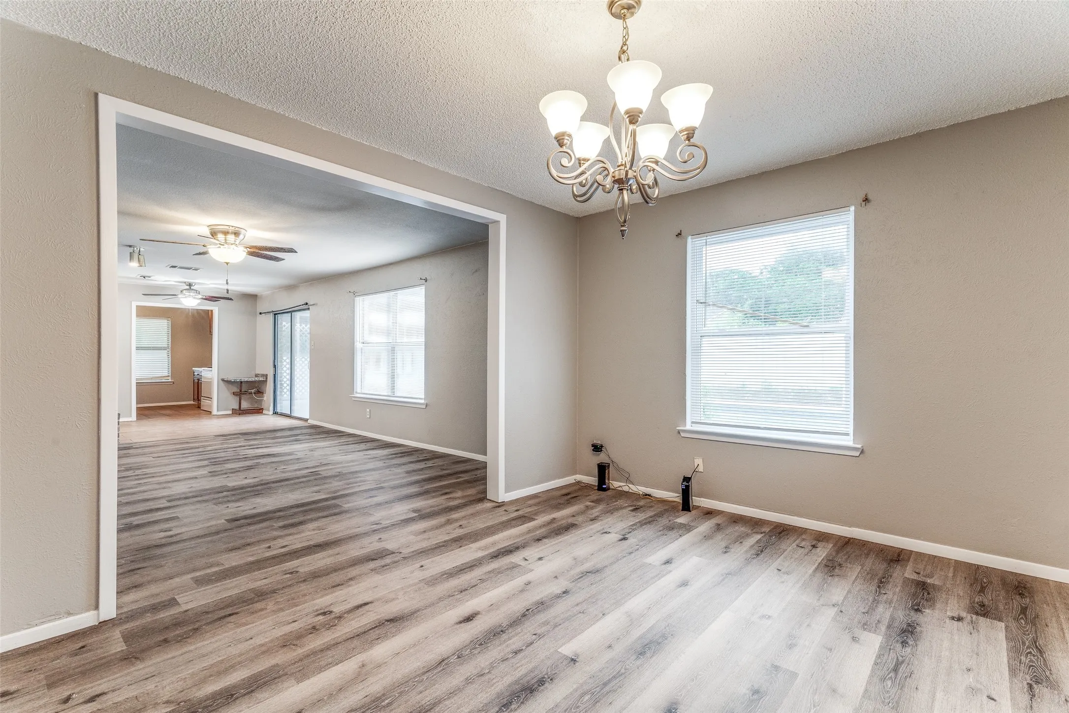 Single Family Residence For Rent in Tarrant County , 408 Windwood Court, Azle, Texas 76020, 4 Bedroom, 2 Bathroom, Garage spaces, 2,086 Sqft, built in 1983, mls#21376924, Real Estate Agent in Azle, Homes For Rent in Tarrant county, Homes For Rent in Azle, Realtor in Azle Texas, Real Estate Brokerage Independent Realty Texas, Luminita Cordes Realtor