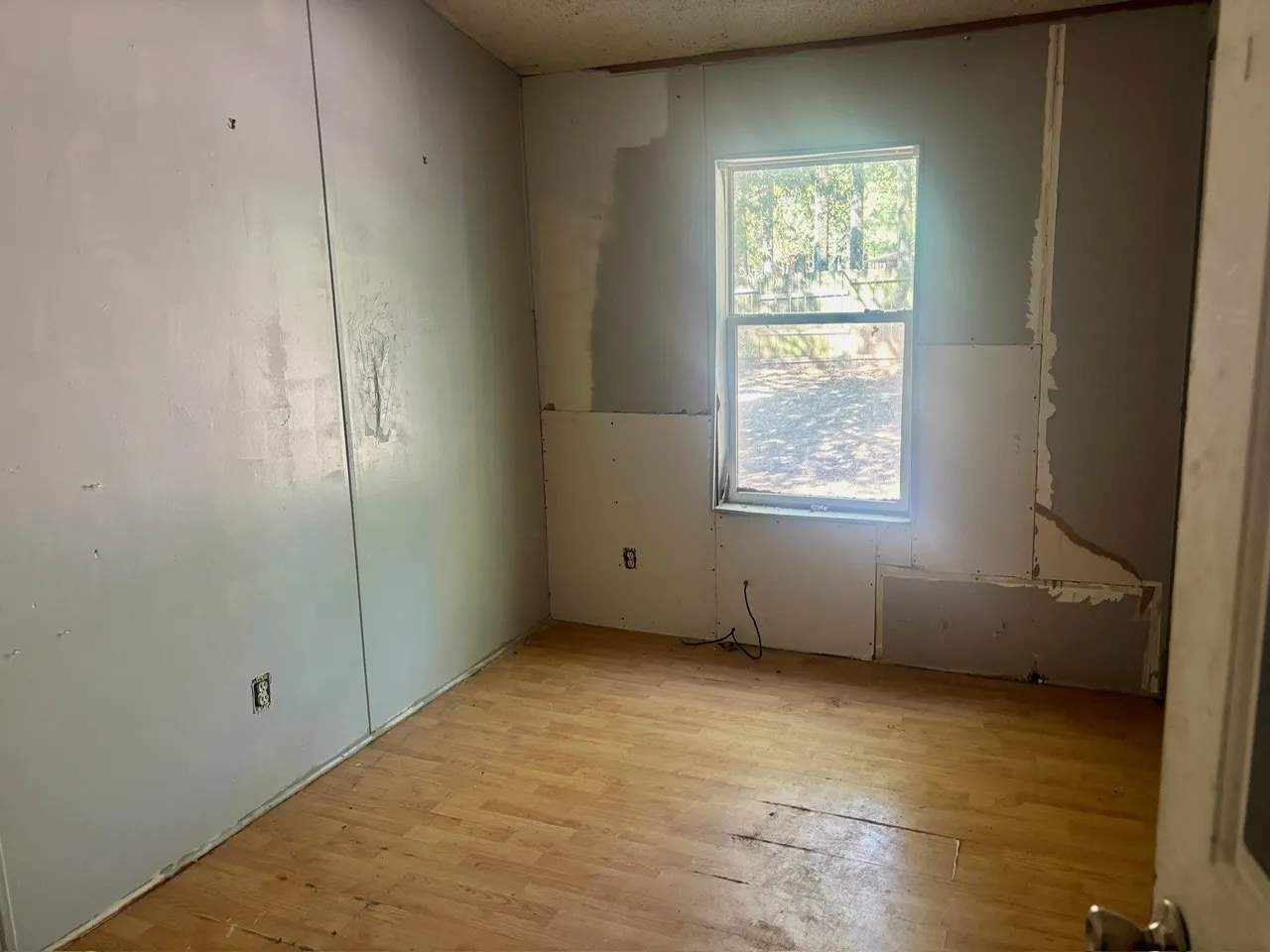 Mobile Home For Sale in Henderson County , 144 Vistaridge Drive, Gun Barrel City, Texas 75156, 3 Bedroom, 2 Bathroom, Garage spaces, 1,216 Sqft, built in 2004, mls#21376919, Real Estate Agent in Gun Barrel City, Homes For Sale in Henderson county, Homes For Sale in Gun Barrel City, Realtor in Gun Barrel City Texas, Real Estate Brokerage Independent Realty Texas, Luminita Cordes Realtor