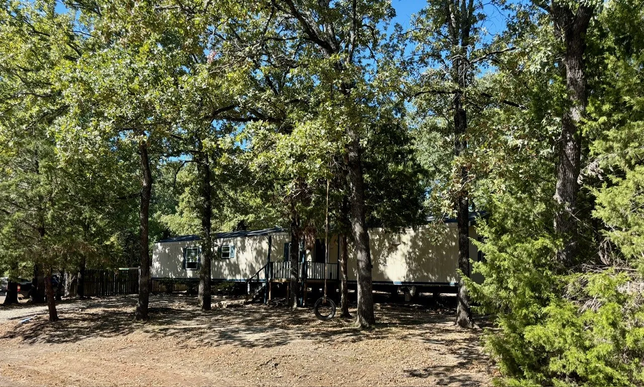 Mobile Home For Sale in Henderson County , 144 Vistaridge Drive, Gun Barrel City, Texas 75156, 3 Bedroom, 2 Bathroom, Garage spaces, 1,216 Sqft, built in 2004, mls#21376919, Real Estate Agent in Gun Barrel City, Homes For Sale in Henderson county, Homes For Sale in Gun Barrel City, Realtor in Gun Barrel City Texas, Real Estate Brokerage Independent Realty Texas, Luminita Cordes Realtor