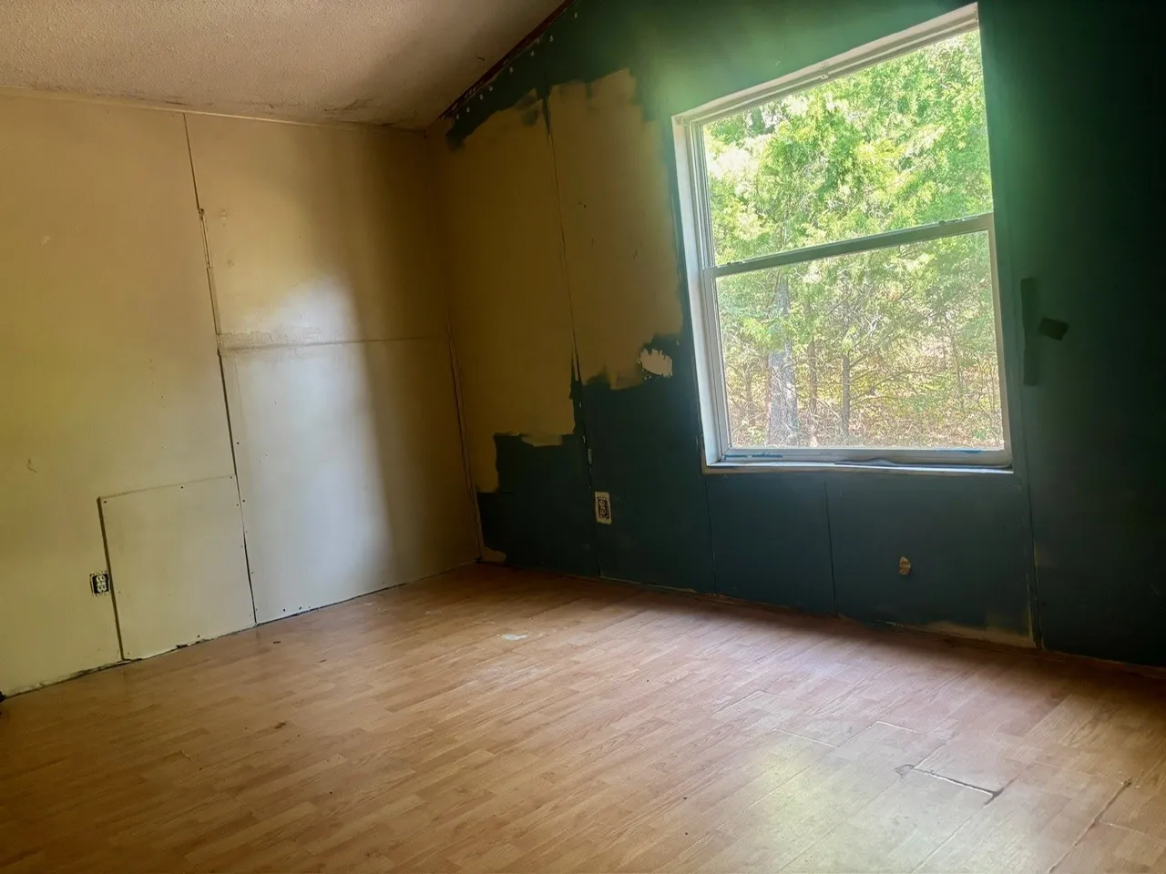 Mobile Home For Sale in Henderson County , 144 Vistaridge Drive, Gun Barrel City, Texas 75156, 3 Bedroom, 2 Bathroom, Garage spaces, 1,216 Sqft, built in 2004, mls#21376919, Real Estate Agent in Gun Barrel City, Homes For Sale in Henderson county, Homes For Sale in Gun Barrel City, Realtor in Gun Barrel City Texas, Real Estate Brokerage Independent Realty Texas, Luminita Cordes Realtor