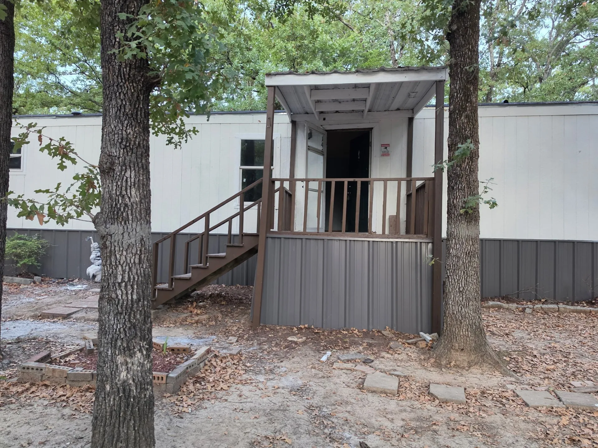 Mobile Home For Sale in Henderson County , 144 Vistaridge Drive, Gun Barrel City, Texas 75156, 3 Bedroom, 2 Bathroom, Garage spaces, 1,216 Sqft, built in 2004, mls#21376919, Real Estate Agent in Gun Barrel City, Homes For Sale in Henderson county, Homes For Sale in Gun Barrel City, Realtor in Gun Barrel City Texas, Real Estate Brokerage Independent Realty Texas, Luminita Cordes Realtor