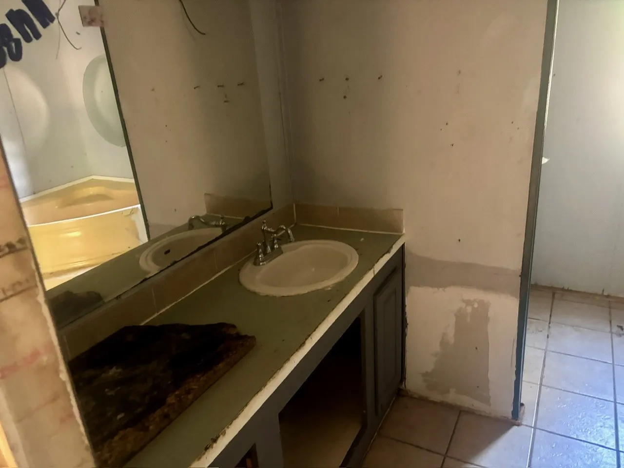 Mobile Home For Sale in Henderson County , 144 Vistaridge Drive, Gun Barrel City, Texas 75156, 3 Bedroom, 2 Bathroom, Garage spaces, 1,216 Sqft, built in 2004, mls#21376919, Real Estate Agent in Gun Barrel City, Homes For Sale in Henderson county, Homes For Sale in Gun Barrel City, Realtor in Gun Barrel City Texas, Real Estate Brokerage Independent Realty Texas, Luminita Cordes Realtor