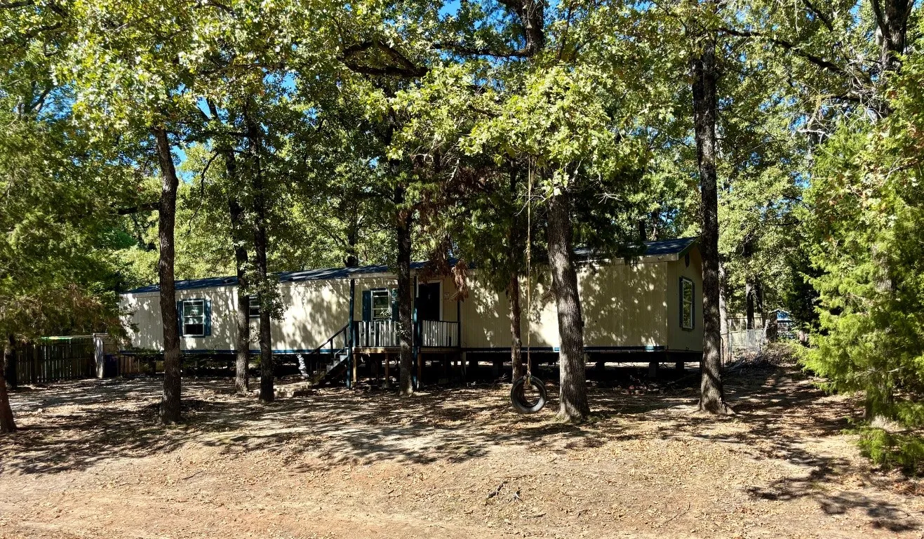 Mobile Home For Sale in Henderson County , 144 Vistaridge Drive, Gun Barrel City, Texas 75156, 3 Bedroom, 2 Bathroom, Garage spaces, 1,216 Sqft, built in 2004, mls#21376919, Real Estate Agent in Gun Barrel City, Homes For Sale in Henderson county, Homes For Sale in Gun Barrel City, Realtor in Gun Barrel City Texas, Real Estate Brokerage Independent Realty Texas, Luminita Cordes Realtor
