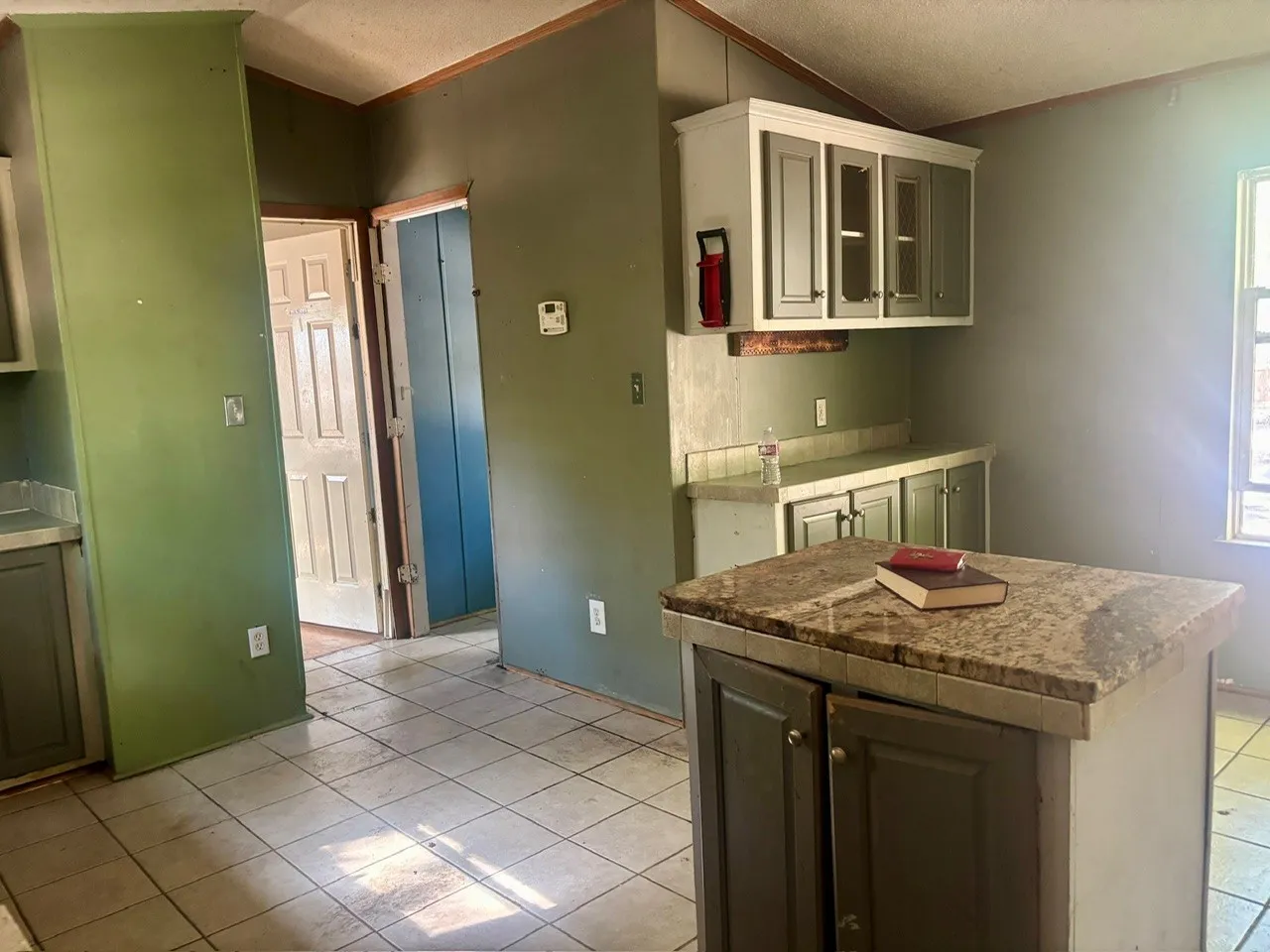 Mobile Home For Sale in Henderson County , 144 Vistaridge Drive, Gun Barrel City, Texas 75156, 3 Bedroom, 2 Bathroom, Garage spaces, 1,216 Sqft, built in 2004, mls#21376919, Real Estate Agent in Gun Barrel City, Homes For Sale in Henderson county, Homes For Sale in Gun Barrel City, Realtor in Gun Barrel City Texas, Real Estate Brokerage Independent Realty Texas, Luminita Cordes Realtor