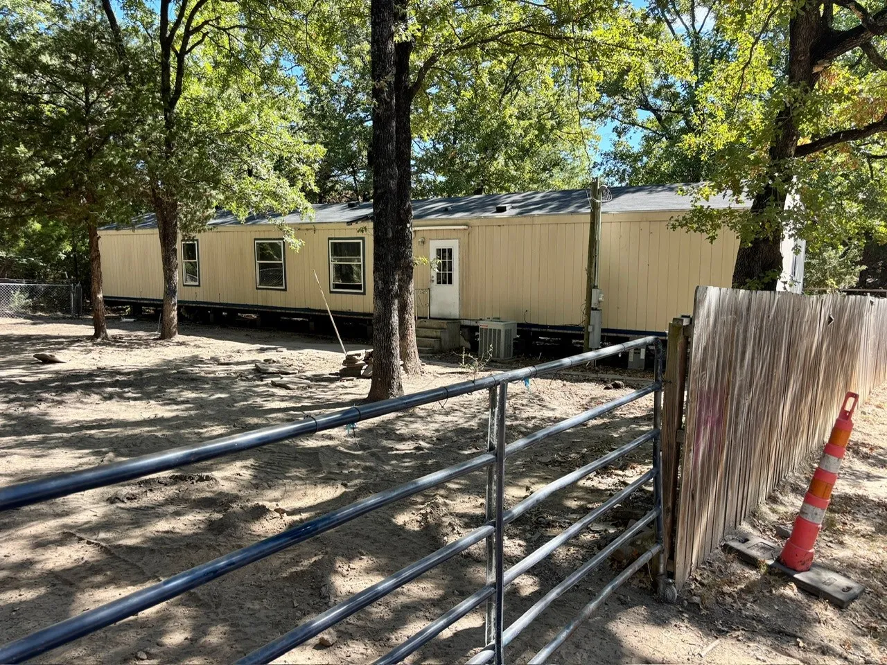 Mobile Home For Sale in Henderson County , 144 Vistaridge Drive, Gun Barrel City, Texas 75156, 3 Bedroom, 2 Bathroom, Garage spaces, 1,216 Sqft, built in 2004, mls#21376919, Real Estate Agent in Gun Barrel City, Homes For Sale in Henderson county, Homes For Sale in Gun Barrel City, Realtor in Gun Barrel City Texas, Real Estate Brokerage Independent Realty Texas, Luminita Cordes Realtor