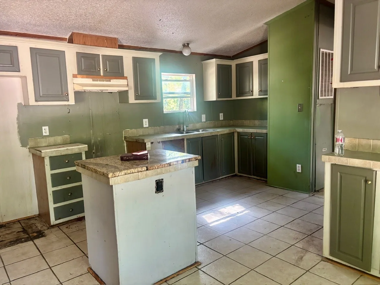 Mobile Home For Sale in Henderson County , 144 Vistaridge Drive, Gun Barrel City, Texas 75156, 3 Bedroom, 2 Bathroom, Garage spaces, 1,216 Sqft, built in 2004, mls#21376919, Real Estate Agent in Gun Barrel City, Homes For Sale in Henderson county, Homes For Sale in Gun Barrel City, Realtor in Gun Barrel City Texas, Real Estate Brokerage Independent Realty Texas, Luminita Cordes Realtor