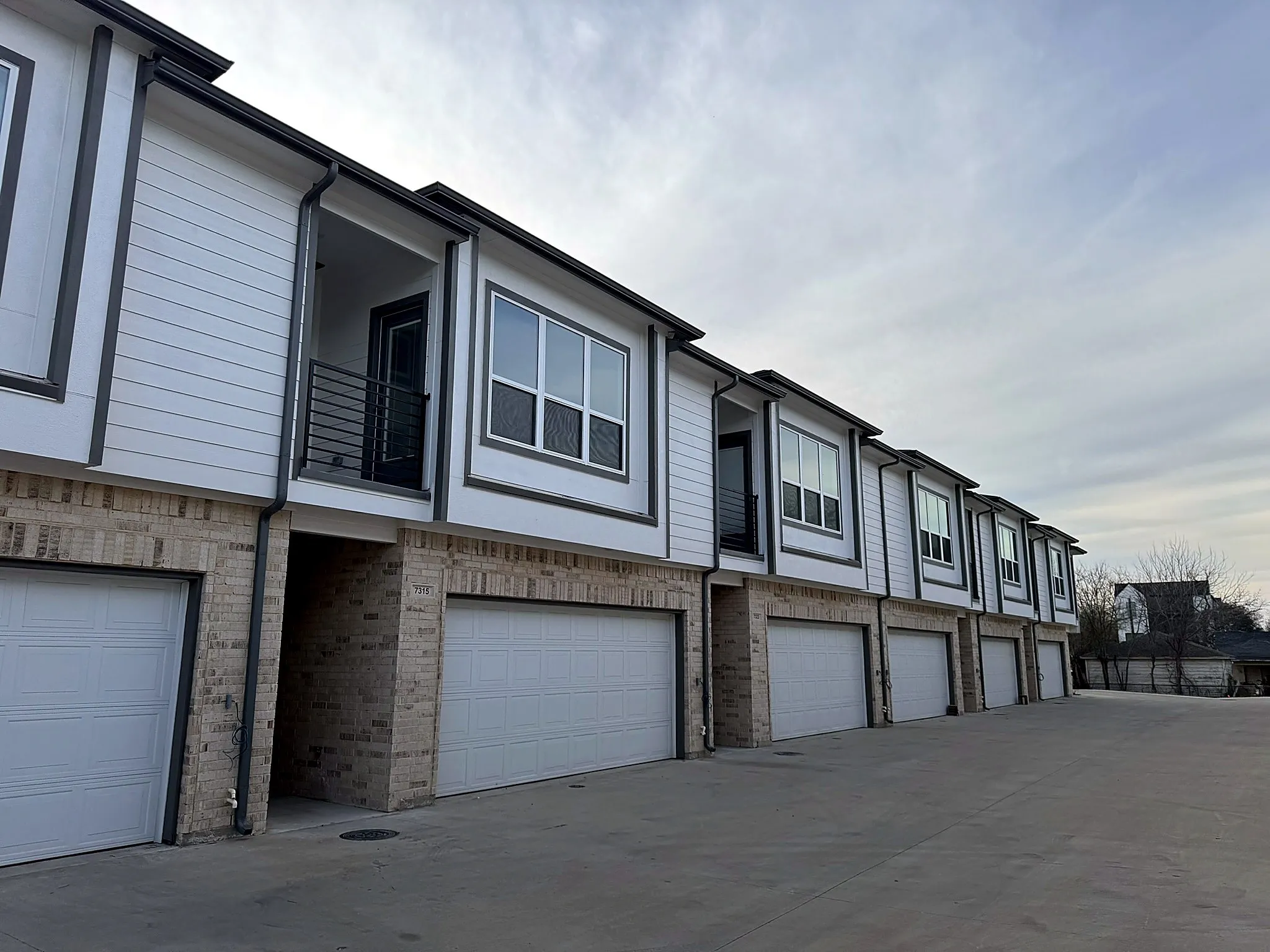 Townhouse For Sale in Dallas County , 7306 Rubio Place, Dallas, Texas 75235, 2 Bedroom, 3 Bathroom, 1 Garage spaces, 1,727 Sqft, built in 2023, mls#21376928, Real Estate Agent in Dallas, Homes For Sale in Dallas county, Homes For Sale in Dallas, Realtor in Dallas Texas, Real Estate Brokerage Independent Realty Texas, Luminita Cordes Realtor