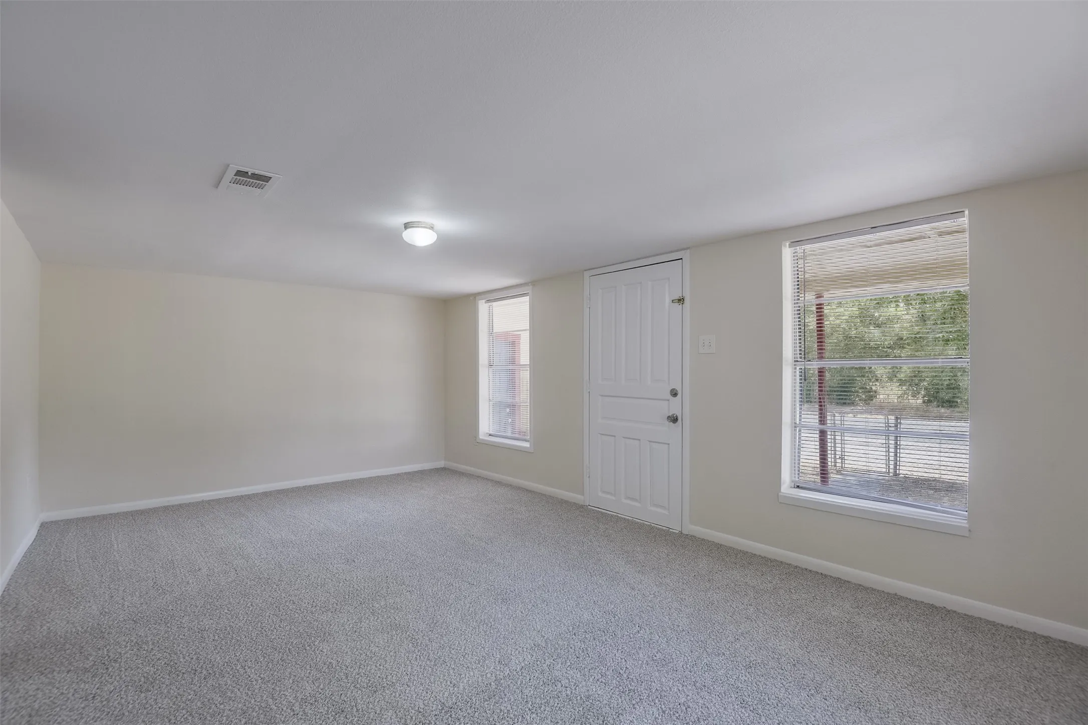 Single Family Residence For Sale in Ellis County , 8170 S Highway 77, Forreston, Texas 76041, 3 Bedroom, 2 Bathroom, Garage spaces, 1,320 Sqft, built in 1950, mls#21376384, Real Estate Agent in Forreston, Homes For Sale in Ellis county, Homes For Sale in Forreston, Realtor in Forreston Texas, Real Estate Brokerage Independent Realty Texas, Luminita Cordes Realtor