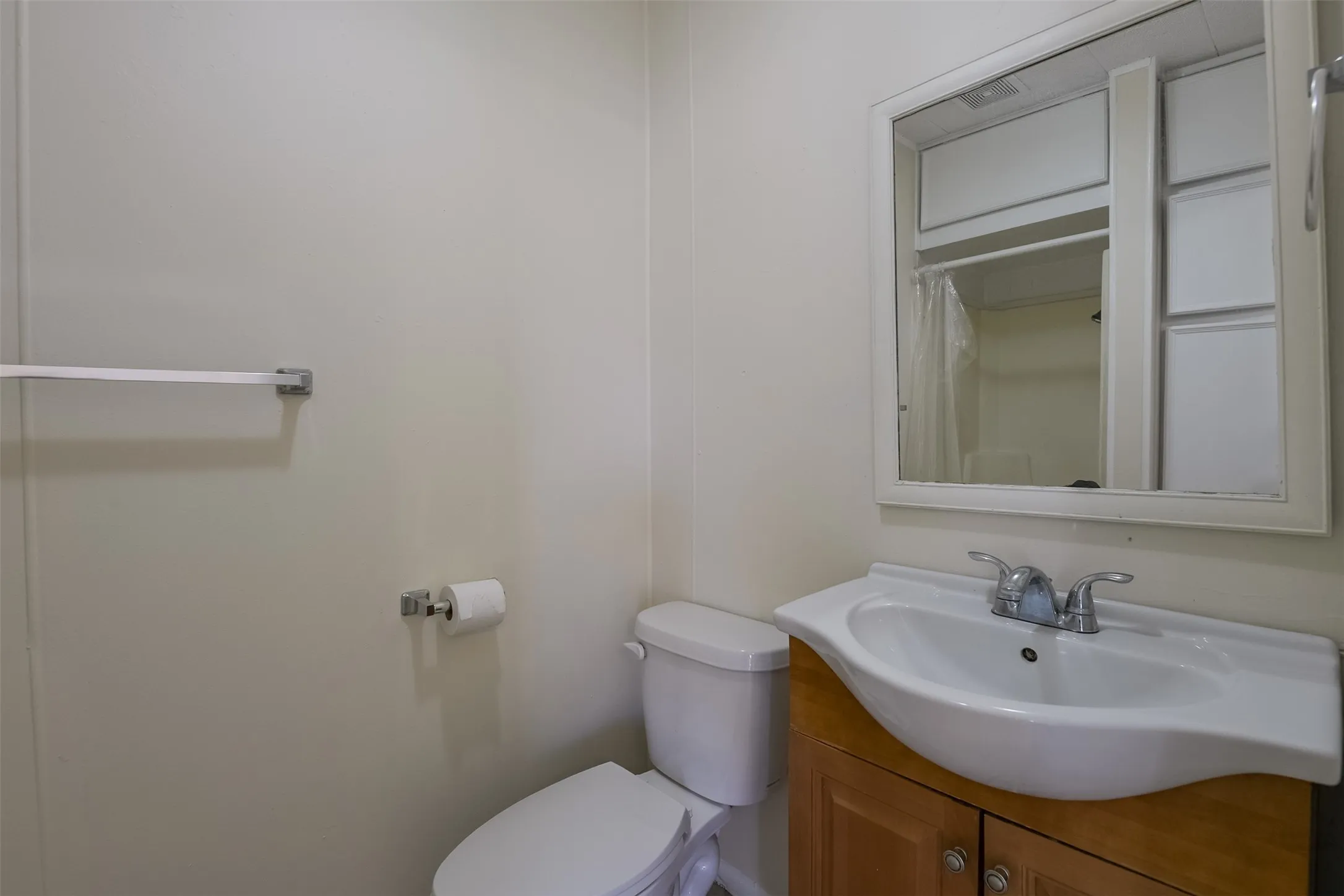 Single Family Residence For Sale in Ellis County , 8170 S Highway 77, Forreston, Texas 76041, 3 Bedroom, 2 Bathroom, Garage spaces, 1,320 Sqft, built in 1950, mls#21376384, Real Estate Agent in Forreston, Homes For Sale in Ellis county, Homes For Sale in Forreston, Realtor in Forreston Texas, Real Estate Brokerage Independent Realty Texas, Luminita Cordes Realtor