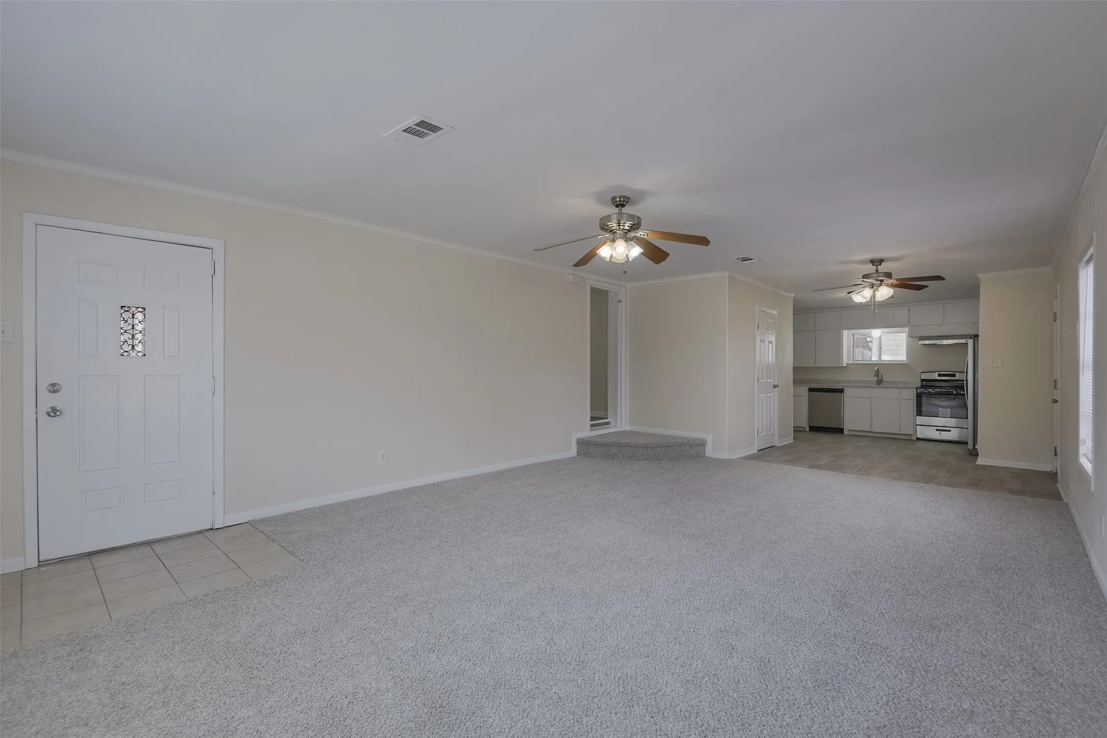 Single Family Residence For Sale in Ellis County , 8170 S Highway 77, Forreston, Texas 76041, 3 Bedroom, 2 Bathroom, Garage spaces, 1,320 Sqft, built in 1950, mls#21376384, Real Estate Agent in Forreston, Homes For Sale in Ellis county, Homes For Sale in Forreston, Realtor in Forreston Texas, Real Estate Brokerage Independent Realty Texas, Luminita Cordes Realtor