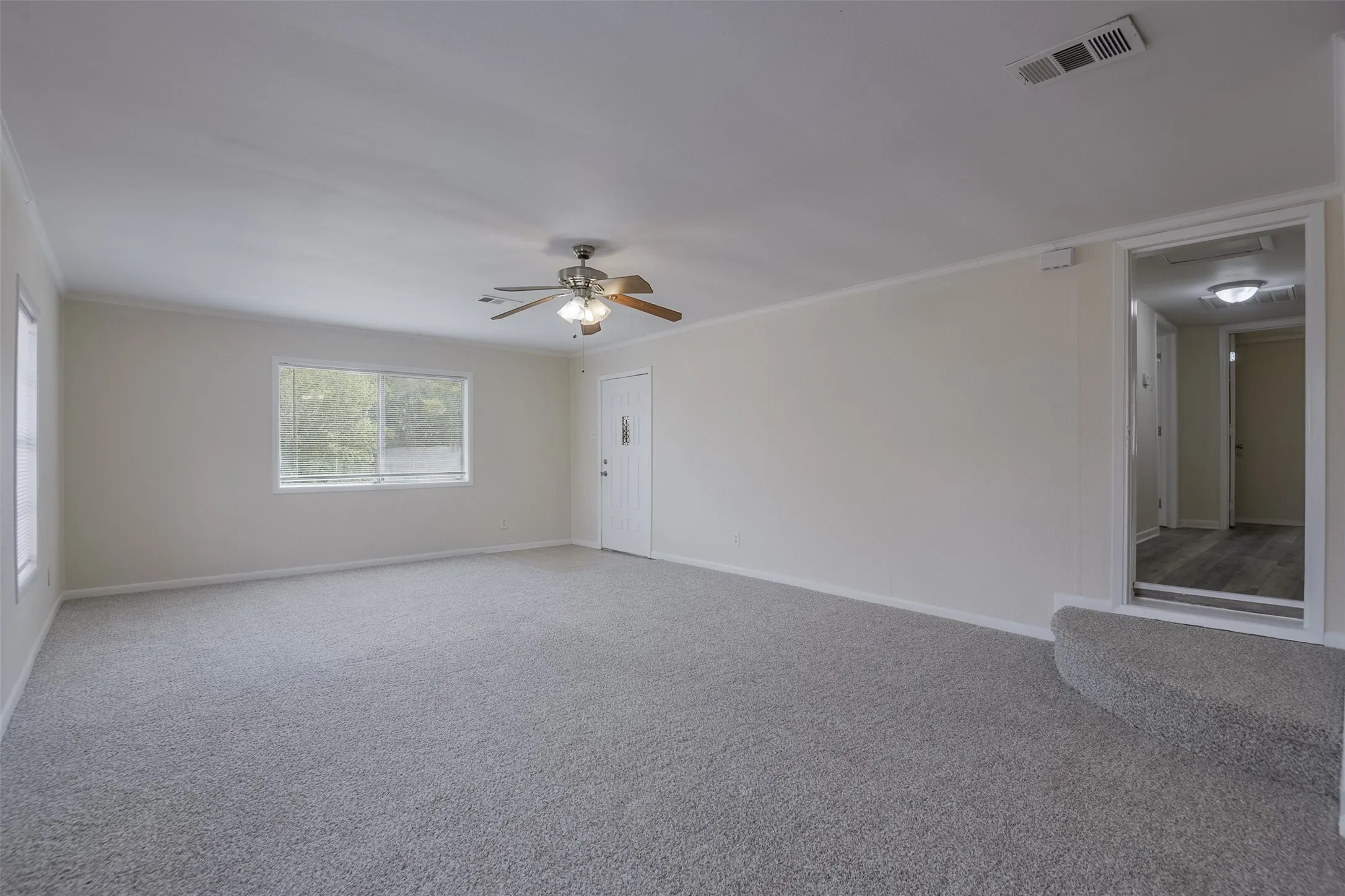Single Family Residence For Sale in Ellis County , 8170 S Highway 77, Forreston, Texas 76041, 3 Bedroom, 2 Bathroom, Garage spaces, 1,320 Sqft, built in 1950, mls#21376384, Real Estate Agent in Forreston, Homes For Sale in Ellis county, Homes For Sale in Forreston, Realtor in Forreston Texas, Real Estate Brokerage Independent Realty Texas, Luminita Cordes Realtor