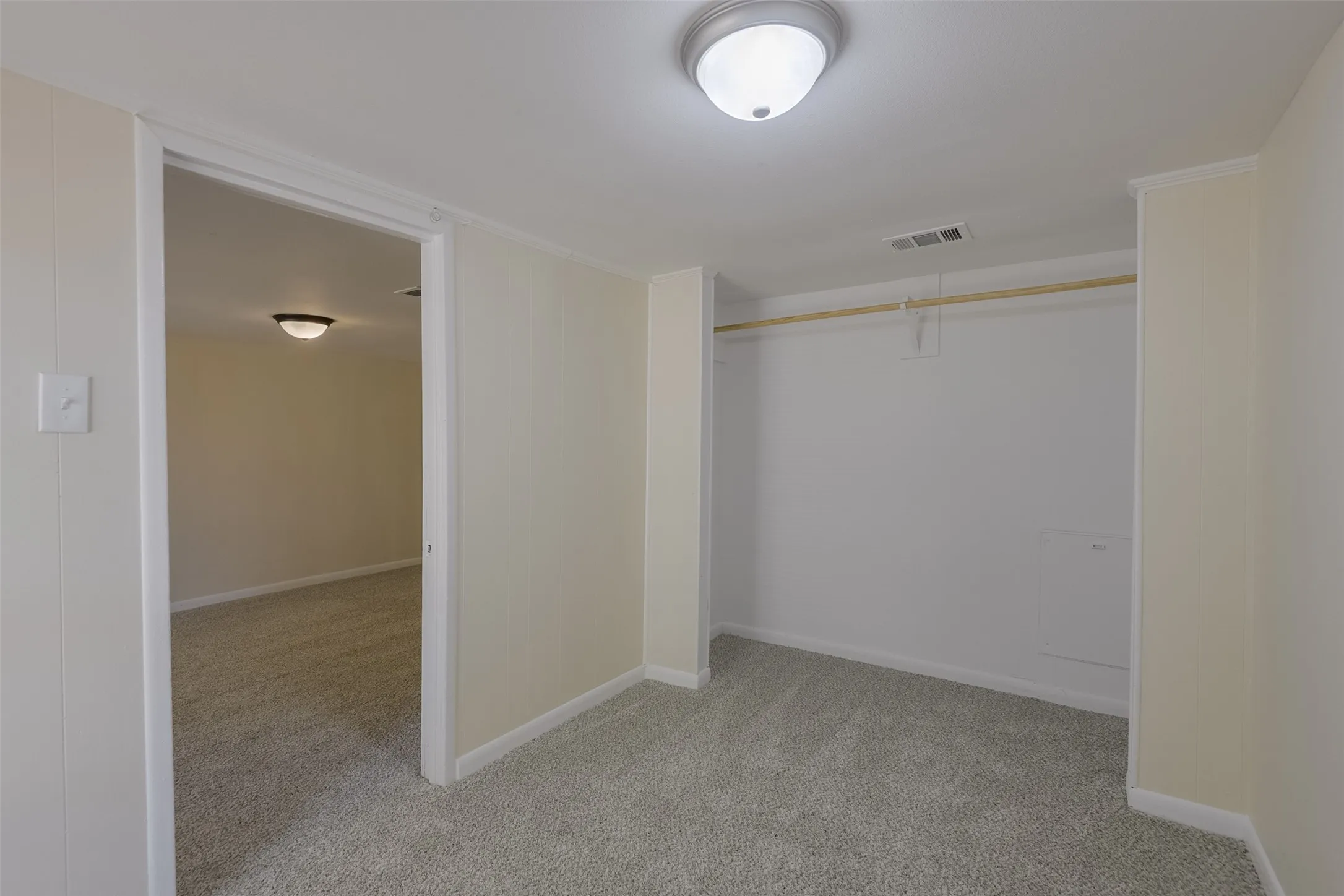 Single Family Residence For Sale in Ellis County , 8170 S Highway 77, Forreston, Texas 76041, 3 Bedroom, 2 Bathroom, Garage spaces, 1,320 Sqft, built in 1950, mls#21376384, Real Estate Agent in Forreston, Homes For Sale in Ellis county, Homes For Sale in Forreston, Realtor in Forreston Texas, Real Estate Brokerage Independent Realty Texas, Luminita Cordes Realtor