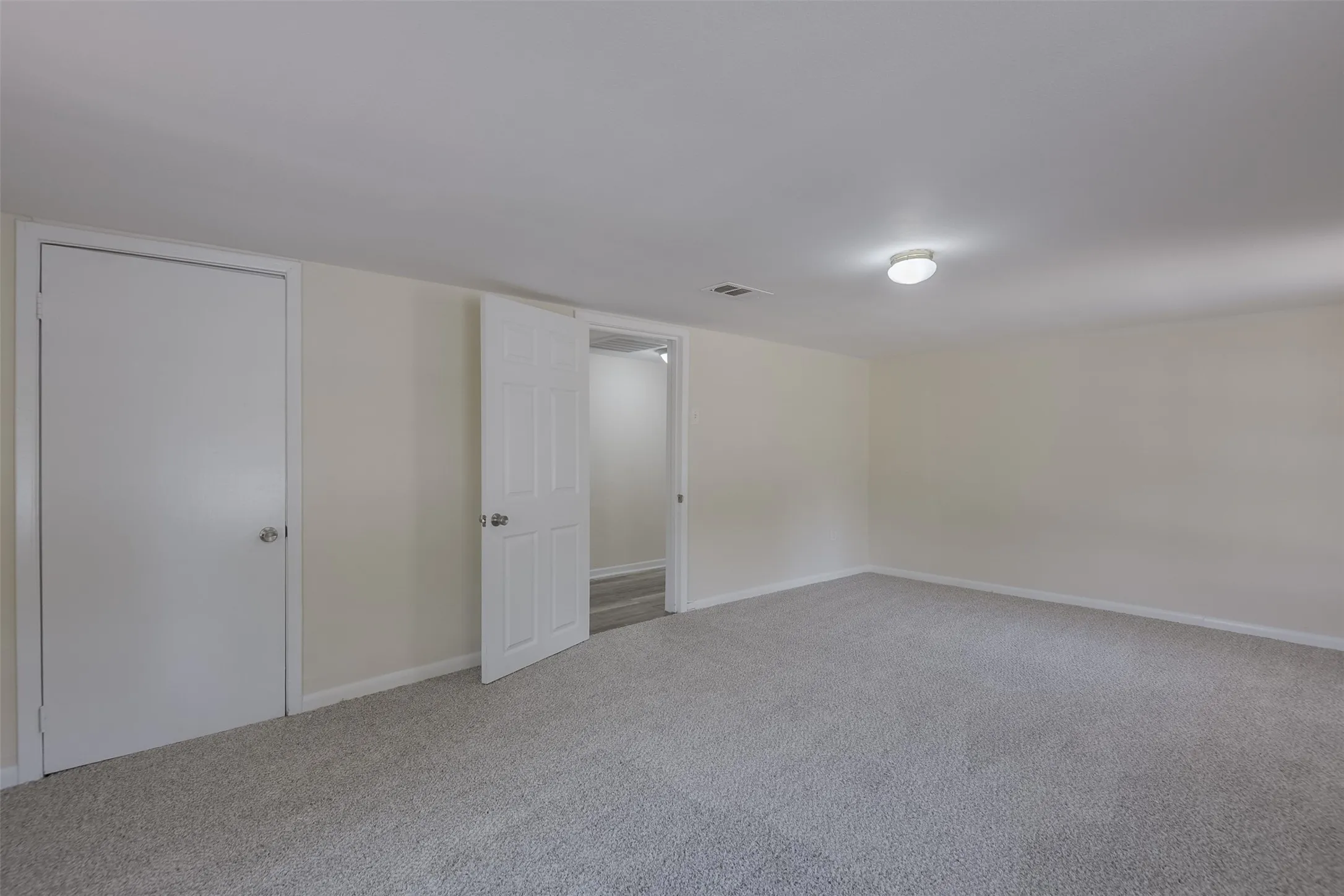 Single Family Residence For Sale in Ellis County , 8170 S Highway 77, Forreston, Texas 76041, 3 Bedroom, 2 Bathroom, Garage spaces, 1,320 Sqft, built in 1950, mls#21376384, Real Estate Agent in Forreston, Homes For Sale in Ellis county, Homes For Sale in Forreston, Realtor in Forreston Texas, Real Estate Brokerage Independent Realty Texas, Luminita Cordes Realtor