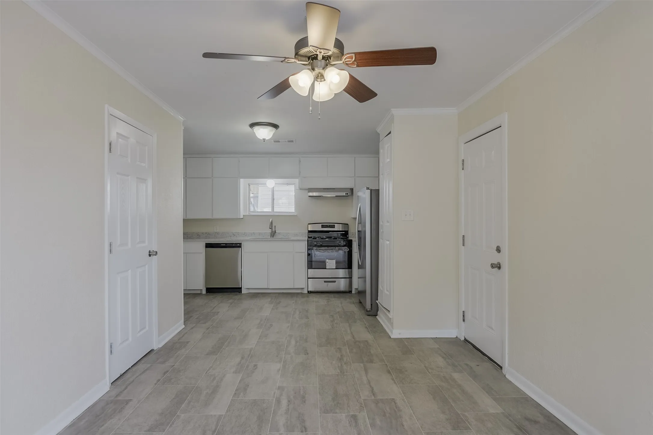 Single Family Residence For Sale in Ellis County , 8170 S Highway 77, Forreston, Texas 76041, 3 Bedroom, 2 Bathroom, Garage spaces, 1,320 Sqft, built in 1950, mls#21376384, Real Estate Agent in Forreston, Homes For Sale in Ellis county, Homes For Sale in Forreston, Realtor in Forreston Texas, Real Estate Brokerage Independent Realty Texas, Luminita Cordes Realtor