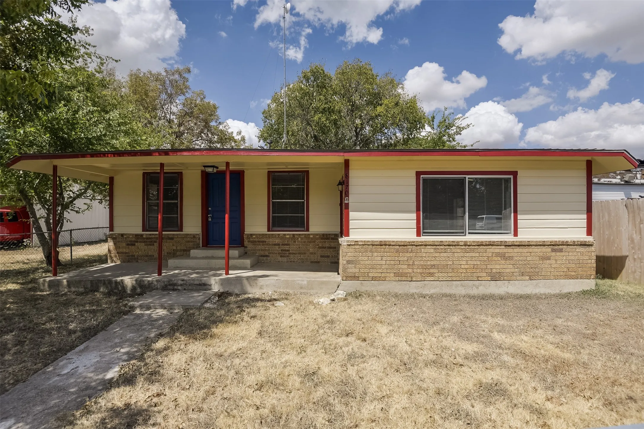 Single Family Residence For Sale in Ellis County , 8170 S Highway 77, Forreston, Texas 76041, 3 Bedroom, 2 Bathroom, Garage spaces, 1,320 Sqft, built in 1950, mls#21376384, Real Estate Agent in Forreston, Homes For Sale in Ellis county, Homes For Sale in Forreston, Realtor in Forreston Texas, Real Estate Brokerage Independent Realty Texas, Luminita Cordes Realtor