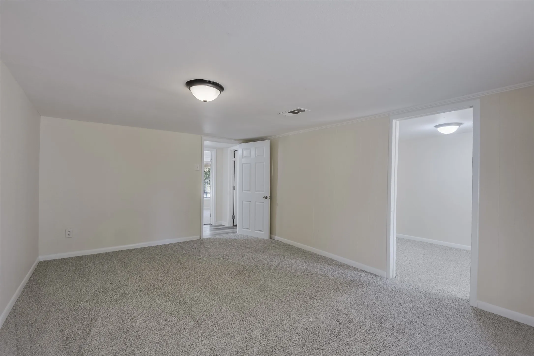 Single Family Residence For Sale in Ellis County , 8170 S Highway 77, Forreston, Texas 76041, 3 Bedroom, 2 Bathroom, Garage spaces, 1,320 Sqft, built in 1950, mls#21376384, Real Estate Agent in Forreston, Homes For Sale in Ellis county, Homes For Sale in Forreston, Realtor in Forreston Texas, Real Estate Brokerage Independent Realty Texas, Luminita Cordes Realtor