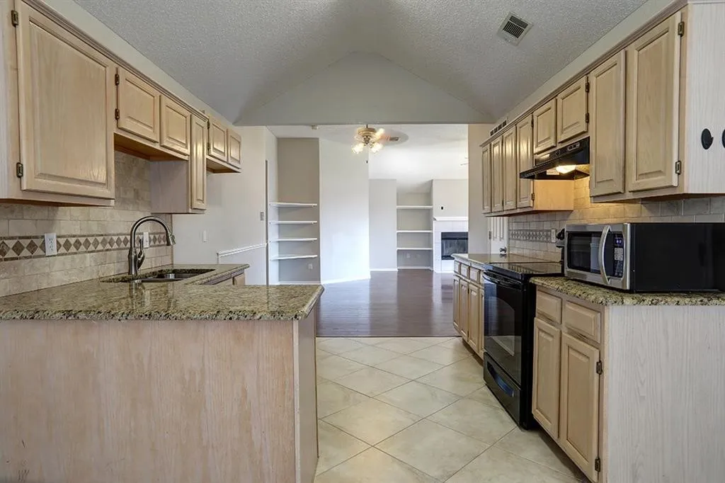 Single Family Residence For Rent in Denton County , 4206 Wild Plum Drive, Carrollton, Texas 75010, 3 Bedroom, 2 Bathroom, 2 Garage spaces, 1,539 Sqft, built in 1994, mls#21367293, Real Estate Agent in Carrollton, Homes For Rent in Denton county, Homes For Rent in Carrollton, Realtor in Carrollton Texas, Real Estate Brokerage Independent Realty Texas, Luminita Cordes Realtor