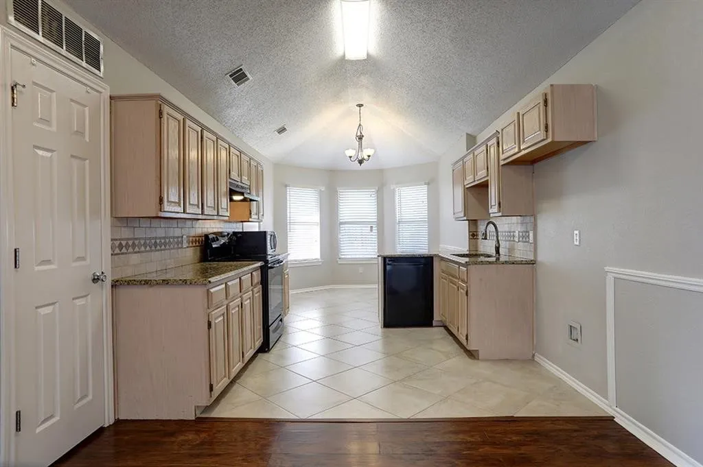 Single Family Residence For Rent in Denton County , 4206 Wild Plum Drive, Carrollton, Texas 75010, 3 Bedroom, 2 Bathroom, 2 Garage spaces, 1,539 Sqft, built in 1994, mls#21367293, Real Estate Agent in Carrollton, Homes For Rent in Denton county, Homes For Rent in Carrollton, Realtor in Carrollton Texas, Real Estate Brokerage Independent Realty Texas, Luminita Cordes Realtor