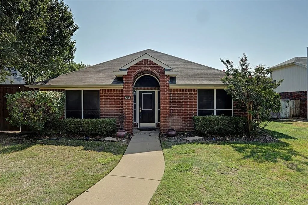 Single Family Residence For Rent in Denton County , 4206 Wild Plum Drive, Carrollton, Texas 75010, 3 Bedroom, 2 Bathroom, 2 Garage spaces, 1,539 Sqft, built in 1994, mls#21367293, Real Estate Agent in Carrollton, Homes For Rent in Denton county, Homes For Rent in Carrollton, Realtor in Carrollton Texas, Real Estate Brokerage Independent Realty Texas, Luminita Cordes Realtor