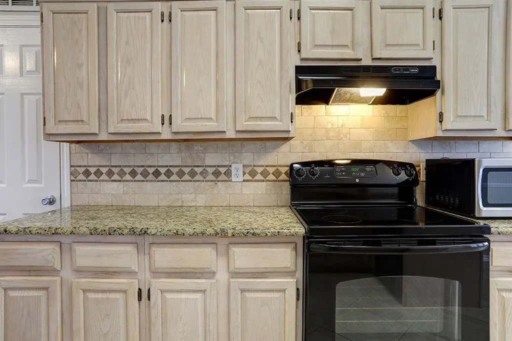 Single Family Residence For Rent in Denton County , 4206 Wild Plum Drive, Carrollton, Texas 75010, 3 Bedroom, 2 Bathroom, 2 Garage spaces, 1,539 Sqft, built in 1994, mls#21367293, Real Estate Agent in Carrollton, Homes For Rent in Denton county, Homes For Rent in Carrollton, Realtor in Carrollton Texas, Real Estate Brokerage Independent Realty Texas, Luminita Cordes Realtor