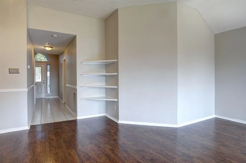 Single Family Residence For Rent in Denton County , 4206 Wild Plum Drive, Carrollton, Texas 75010, 3 Bedroom, 2 Bathroom, 2 Garage spaces, 1,539 Sqft, built in 1994, mls#21367293, Real Estate Agent in Carrollton, Homes For Rent in Denton county, Homes For Rent in Carrollton, Realtor in Carrollton Texas, Real Estate Brokerage Independent Realty Texas, Luminita Cordes Realtor
