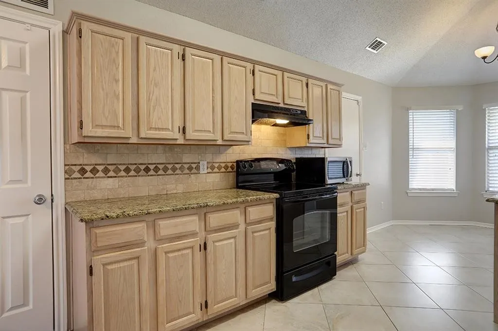 Single Family Residence For Rent in Denton County , 4206 Wild Plum Drive, Carrollton, Texas 75010, 3 Bedroom, 2 Bathroom, 2 Garage spaces, 1,539 Sqft, built in 1994, mls#21367293, Real Estate Agent in Carrollton, Homes For Rent in Denton county, Homes For Rent in Carrollton, Realtor in Carrollton Texas, Real Estate Brokerage Independent Realty Texas, Luminita Cordes Realtor