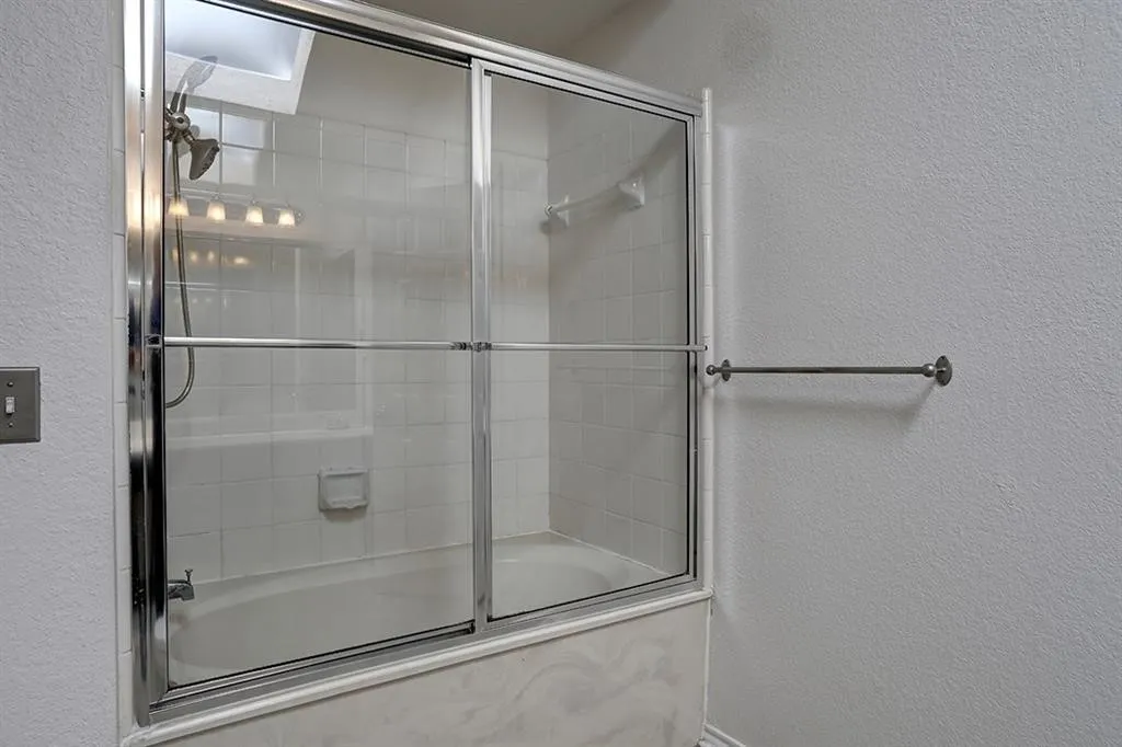Single Family Residence For Rent in Denton County , 4206 Wild Plum Drive, Carrollton, Texas 75010, 3 Bedroom, 2 Bathroom, 2 Garage spaces, 1,539 Sqft, built in 1994, mls#21367293, Real Estate Agent in Carrollton, Homes For Rent in Denton county, Homes For Rent in Carrollton, Realtor in Carrollton Texas, Real Estate Brokerage Independent Realty Texas, Luminita Cordes Realtor