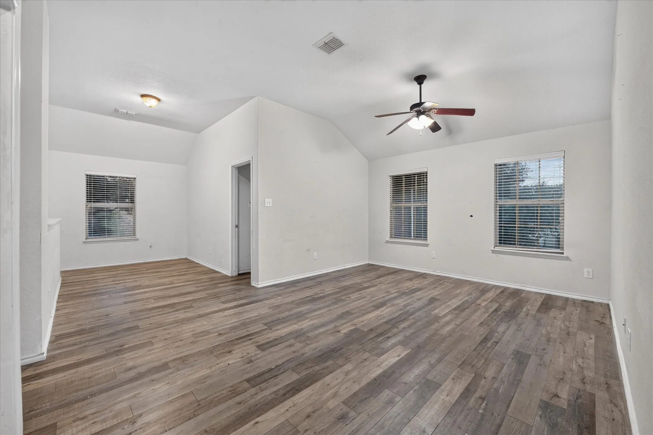 Single Family Residence For Sale in Tarrant County , 10369 Bradshaw Drive, Fort Worth, Texas 76108, 4 Bedroom, 3 Bathroom, 2 Garage spaces, 2,980 Sqft, built in 2007, mls#21374113, Real Estate Agent in Fort Worth, Homes For Sale in Tarrant county, Homes For Sale in Fort Worth, Realtor in Fort Worth Texas, Real Estate Brokerage Independent Realty Texas, Luminita Cordes Realtor