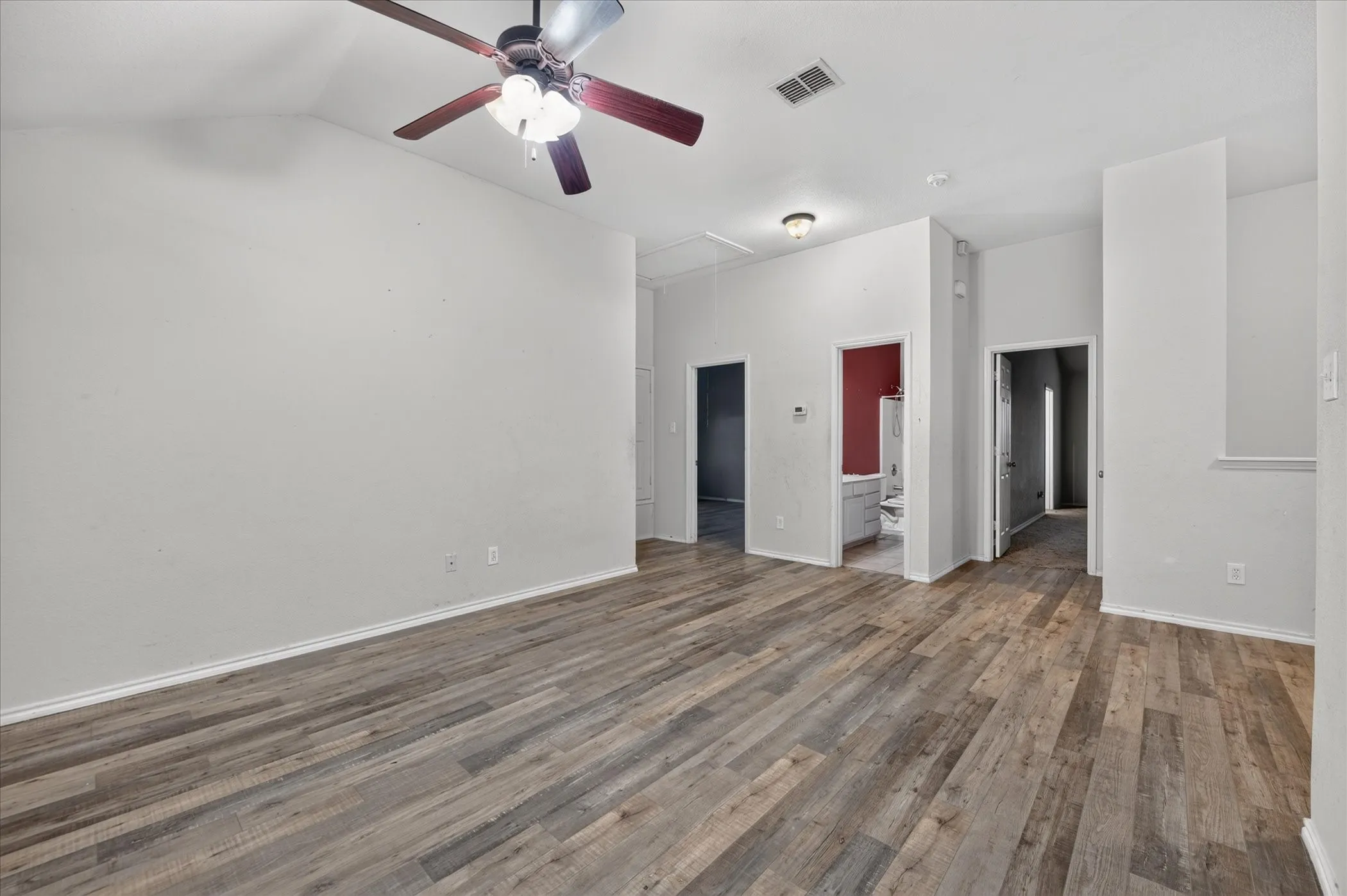 Single Family Residence For Sale in Tarrant County , 10369 Bradshaw Drive, Fort Worth, Texas 76108, 4 Bedroom, 3 Bathroom, 2 Garage spaces, 2,980 Sqft, built in 2007, mls#21374113, Real Estate Agent in Fort Worth, Homes For Sale in Tarrant county, Homes For Sale in Fort Worth, Realtor in Fort Worth Texas, Real Estate Brokerage Independent Realty Texas, Luminita Cordes Realtor