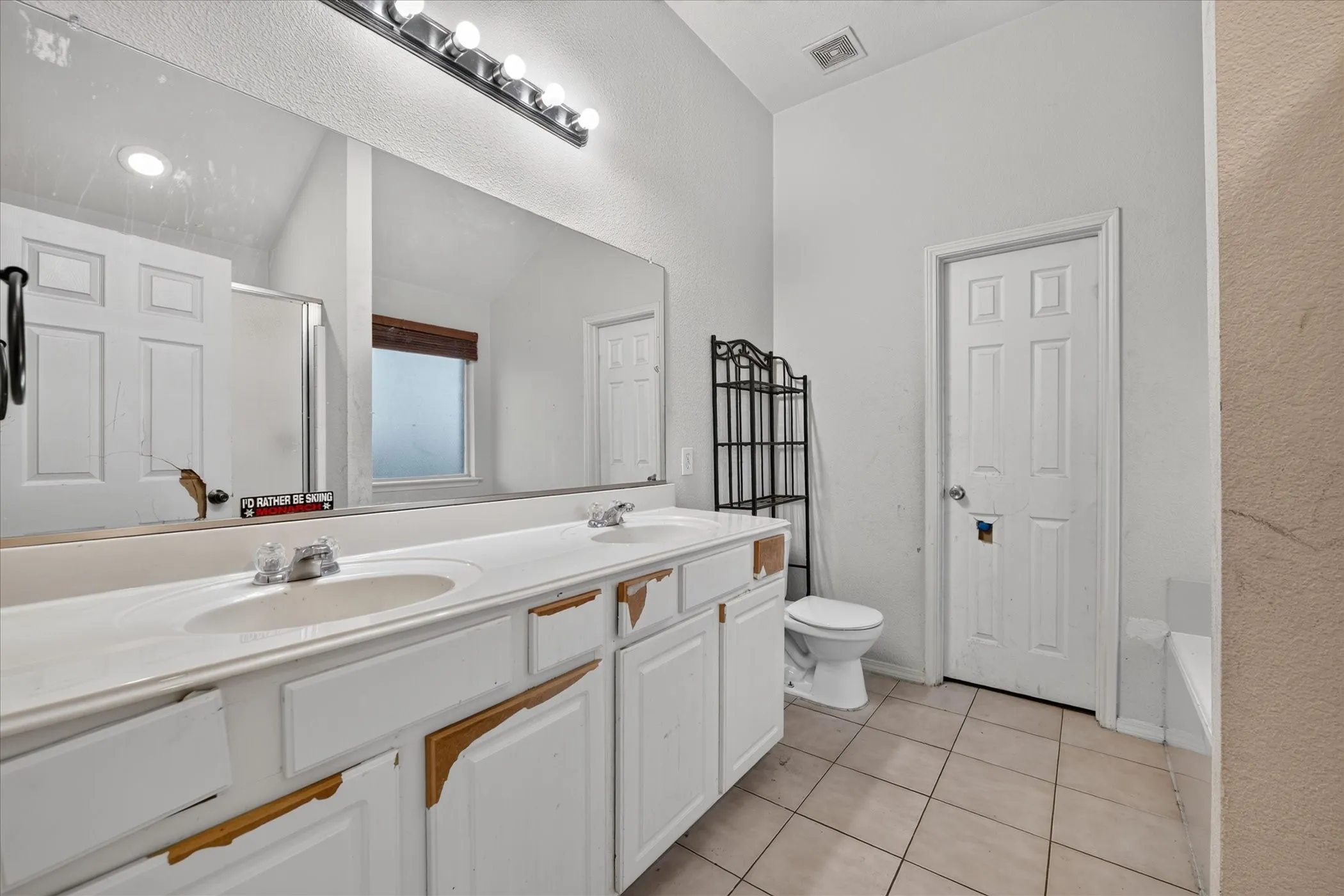 Single Family Residence For Sale in Tarrant County , 10369 Bradshaw Drive, Fort Worth, Texas 76108, 4 Bedroom, 3 Bathroom, 2 Garage spaces, 2,980 Sqft, built in 2007, mls#21374113, Real Estate Agent in Fort Worth, Homes For Sale in Tarrant county, Homes For Sale in Fort Worth, Realtor in Fort Worth Texas, Real Estate Brokerage Independent Realty Texas, Luminita Cordes Realtor