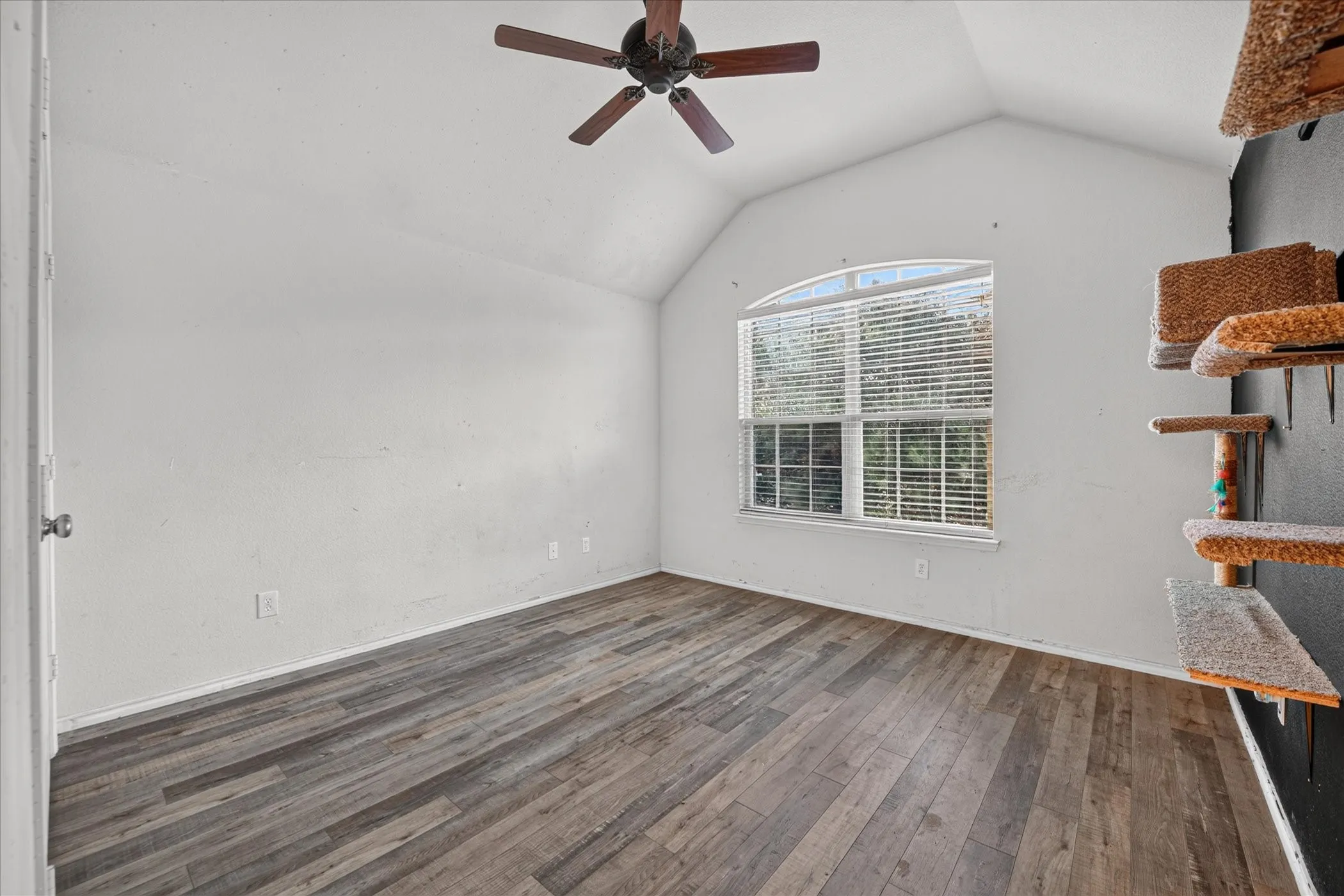 Single Family Residence For Sale in Tarrant County , 10369 Bradshaw Drive, Fort Worth, Texas 76108, 4 Bedroom, 3 Bathroom, 2 Garage spaces, 2,980 Sqft, built in 2007, mls#21374113, Real Estate Agent in Fort Worth, Homes For Sale in Tarrant county, Homes For Sale in Fort Worth, Realtor in Fort Worth Texas, Real Estate Brokerage Independent Realty Texas, Luminita Cordes Realtor