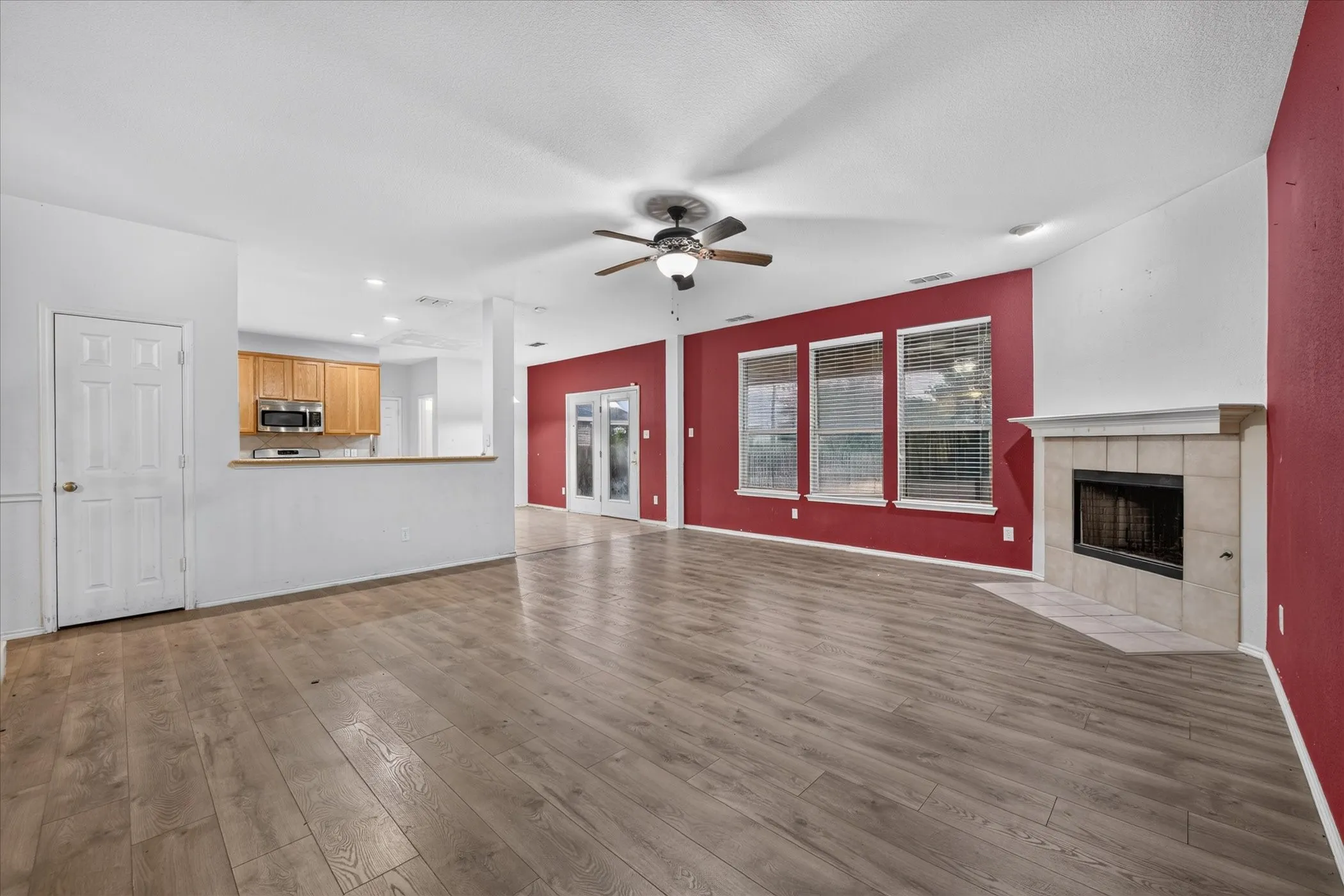 Single Family Residence For Sale in Tarrant County , 10369 Bradshaw Drive, Fort Worth, Texas 76108, 4 Bedroom, 3 Bathroom, 2 Garage spaces, 2,980 Sqft, built in 2007, mls#21374113, Real Estate Agent in Fort Worth, Homes For Sale in Tarrant county, Homes For Sale in Fort Worth, Realtor in Fort Worth Texas, Real Estate Brokerage Independent Realty Texas, Luminita Cordes Realtor