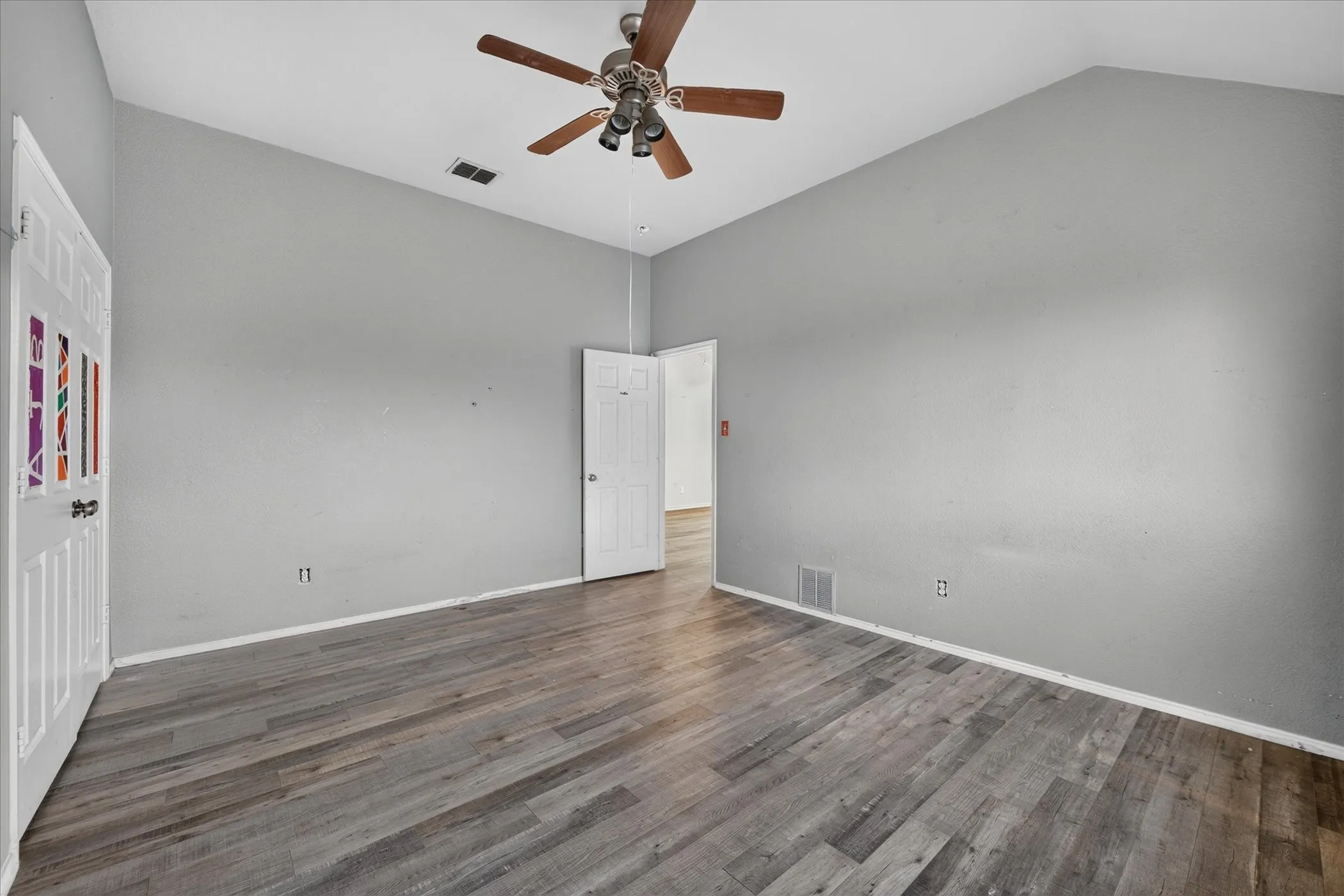 Single Family Residence For Sale in Tarrant County , 10369 Bradshaw Drive, Fort Worth, Texas 76108, 4 Bedroom, 3 Bathroom, 2 Garage spaces, 2,980 Sqft, built in 2007, mls#21374113, Real Estate Agent in Fort Worth, Homes For Sale in Tarrant county, Homes For Sale in Fort Worth, Realtor in Fort Worth Texas, Real Estate Brokerage Independent Realty Texas, Luminita Cordes Realtor