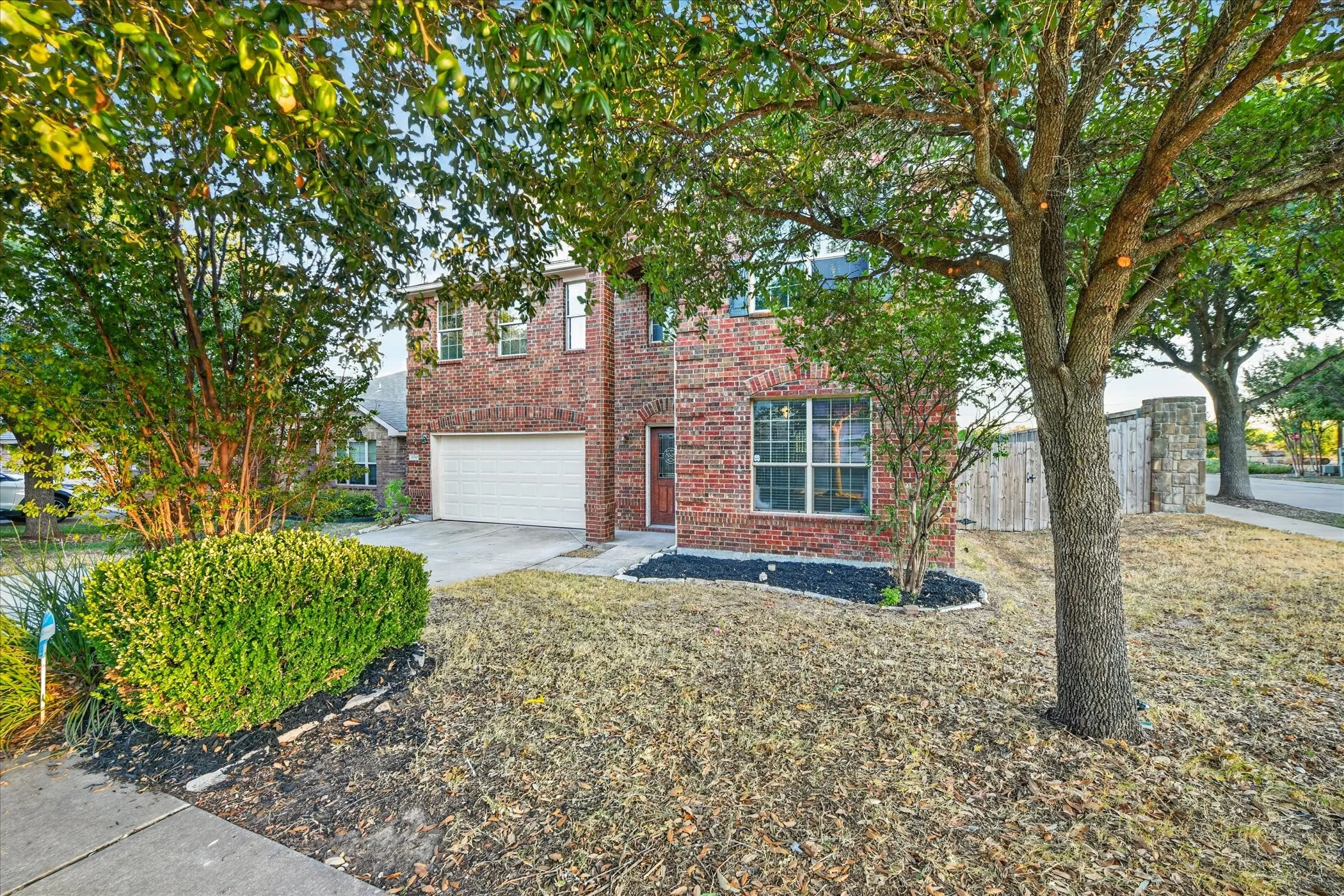 Single Family Residence For Sale in Tarrant County , 10369 Bradshaw Drive, Fort Worth, Texas 76108, 4 Bedroom, 3 Bathroom, 2 Garage spaces, 2,980 Sqft, built in 2007, mls#21374113, Real Estate Agent in Fort Worth, Homes For Sale in Tarrant county, Homes For Sale in Fort Worth, Realtor in Fort Worth Texas, Real Estate Brokerage Independent Realty Texas, Luminita Cordes Realtor