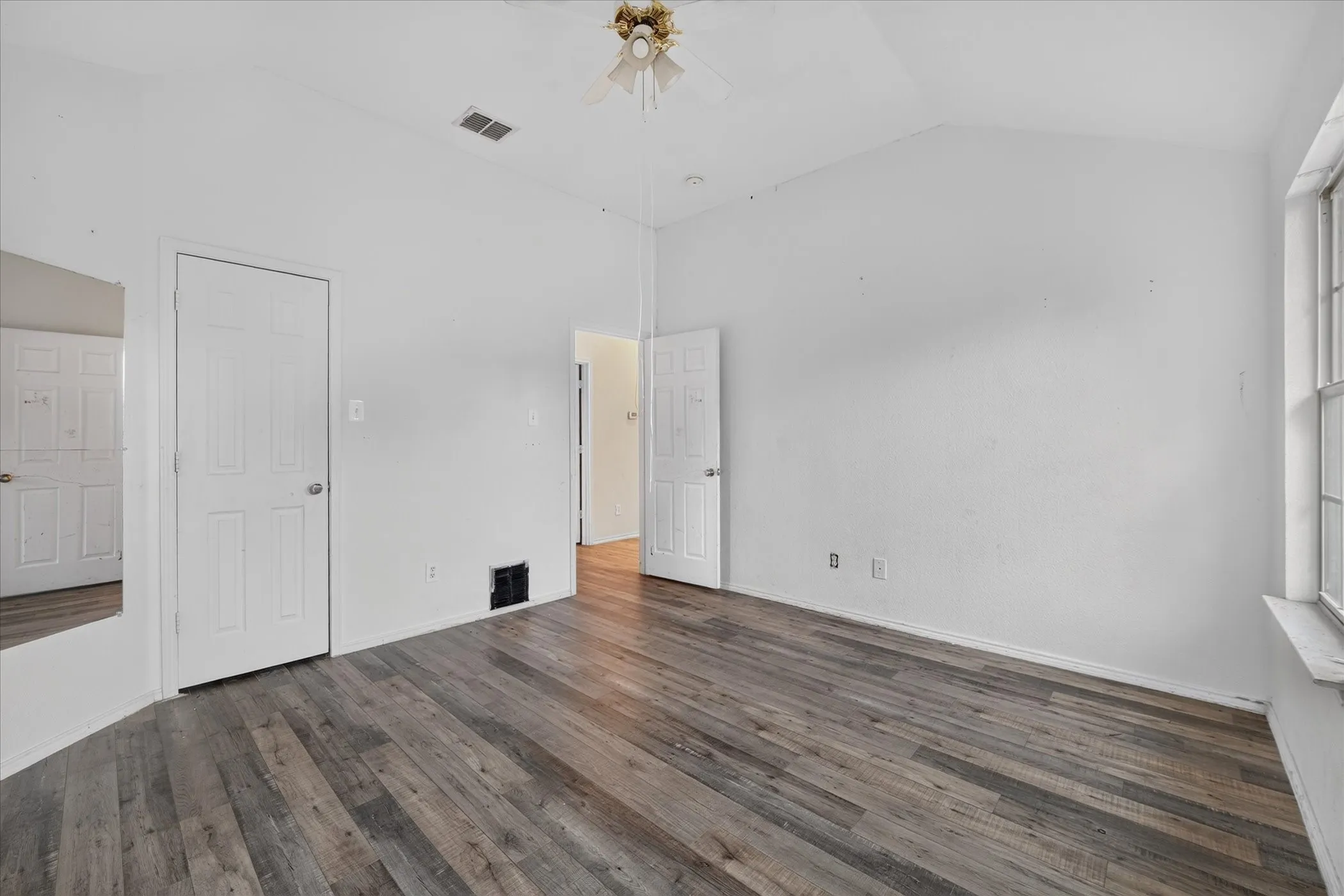 Single Family Residence For Sale in Tarrant County , 10369 Bradshaw Drive, Fort Worth, Texas 76108, 4 Bedroom, 3 Bathroom, 2 Garage spaces, 2,980 Sqft, built in 2007, mls#21374113, Real Estate Agent in Fort Worth, Homes For Sale in Tarrant county, Homes For Sale in Fort Worth, Realtor in Fort Worth Texas, Real Estate Brokerage Independent Realty Texas, Luminita Cordes Realtor
