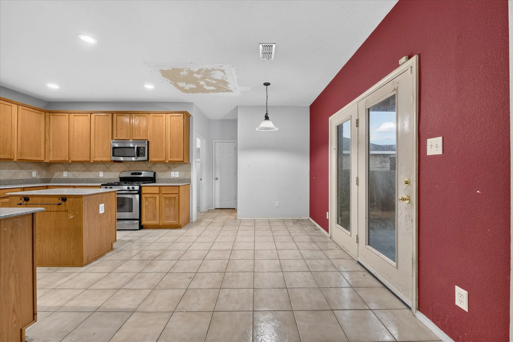 Single Family Residence For Sale in Tarrant County , 10369 Bradshaw Drive, Fort Worth, Texas 76108, 4 Bedroom, 3 Bathroom, 2 Garage spaces, 2,980 Sqft, built in 2007, mls#21374113, Real Estate Agent in Fort Worth, Homes For Sale in Tarrant county, Homes For Sale in Fort Worth, Realtor in Fort Worth Texas, Real Estate Brokerage Independent Realty Texas, Luminita Cordes Realtor