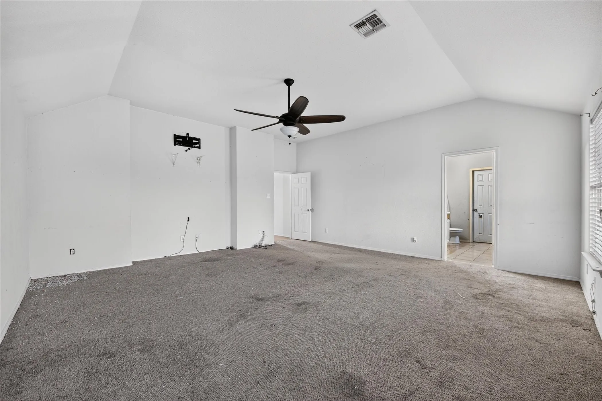 Single Family Residence For Sale in Tarrant County , 10369 Bradshaw Drive, Fort Worth, Texas 76108, 4 Bedroom, 3 Bathroom, 2 Garage spaces, 2,980 Sqft, built in 2007, mls#21374113, Real Estate Agent in Fort Worth, Homes For Sale in Tarrant county, Homes For Sale in Fort Worth, Realtor in Fort Worth Texas, Real Estate Brokerage Independent Realty Texas, Luminita Cordes Realtor