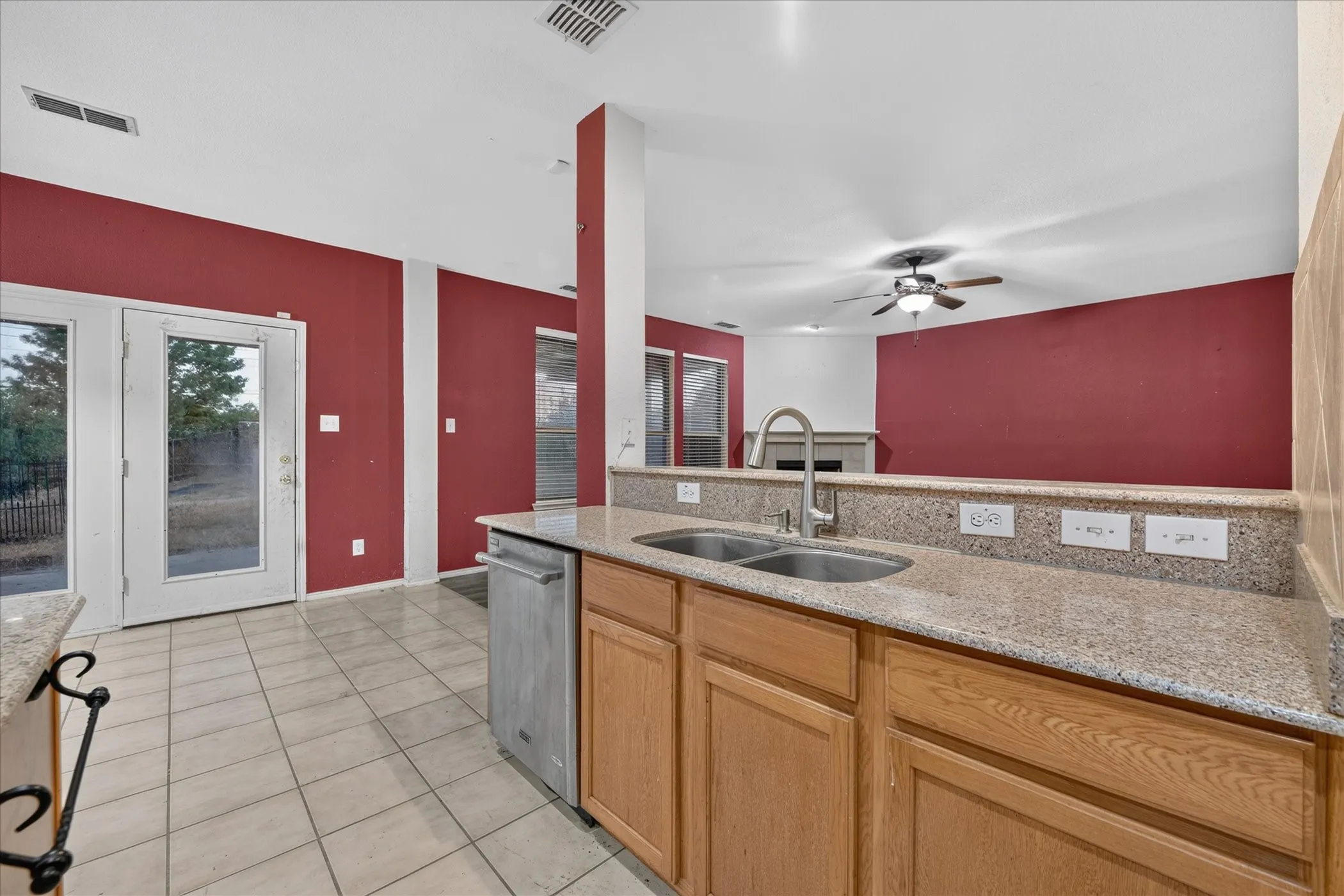 Single Family Residence For Sale in Tarrant County , 10369 Bradshaw Drive, Fort Worth, Texas 76108, 4 Bedroom, 3 Bathroom, 2 Garage spaces, 2,980 Sqft, built in 2007, mls#21374113, Real Estate Agent in Fort Worth, Homes For Sale in Tarrant county, Homes For Sale in Fort Worth, Realtor in Fort Worth Texas, Real Estate Brokerage Independent Realty Texas, Luminita Cordes Realtor