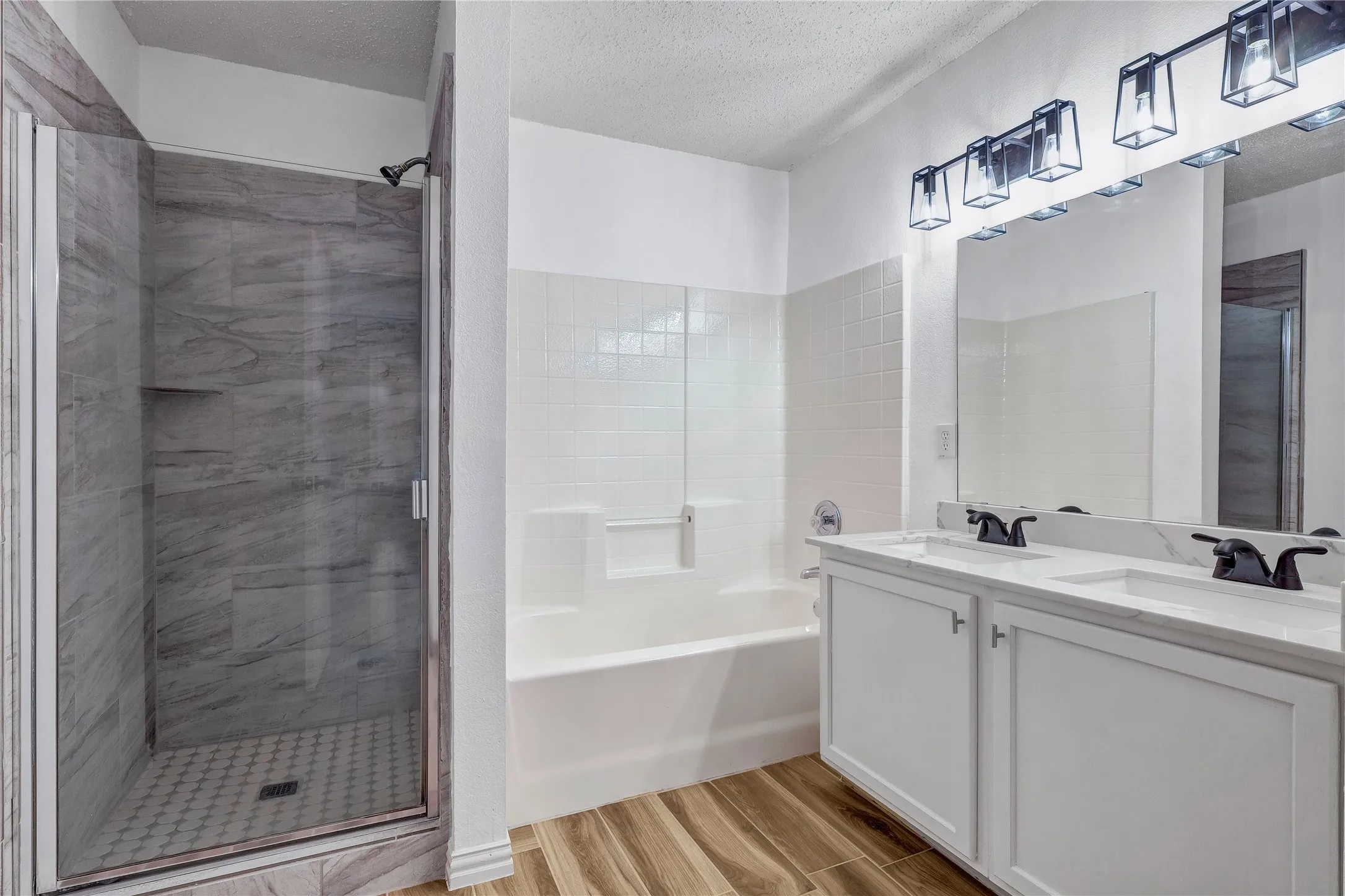 Single Family Residence For Sale in Tarrant County , 5132 Bedfordshire Drive, Fort Worth, Texas 76135, 4 Bedroom, 2 Bathroom, 2 Garage spaces, 2,105 Sqft, built in 2001, mls#21376935, Real Estate Agent in Fort Worth, Homes For Sale in Tarrant county, Homes For Sale in Fort Worth, Realtor in Fort Worth Texas, Real Estate Brokerage Independent Realty Texas, Luminita Cordes Realtor