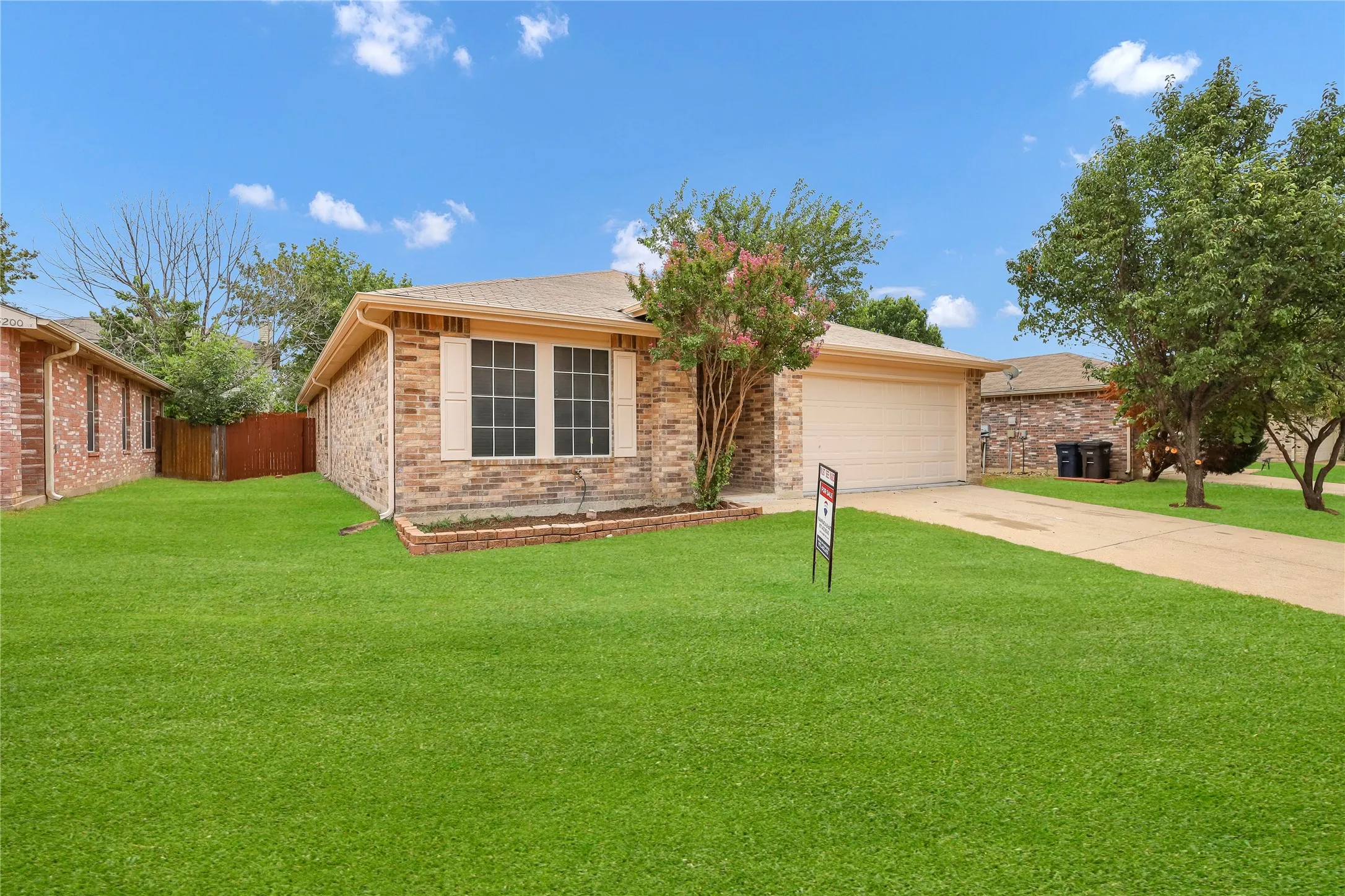Single Family Residence For Sale in Tarrant County , 5132 Bedfordshire Drive, Fort Worth, Texas 76135, 4 Bedroom, 2 Bathroom, 2 Garage spaces, 2,105 Sqft, built in 2001, mls#21376935, Real Estate Agent in Fort Worth, Homes For Sale in Tarrant county, Homes For Sale in Fort Worth, Realtor in Fort Worth Texas, Real Estate Brokerage Independent Realty Texas, Luminita Cordes Realtor
