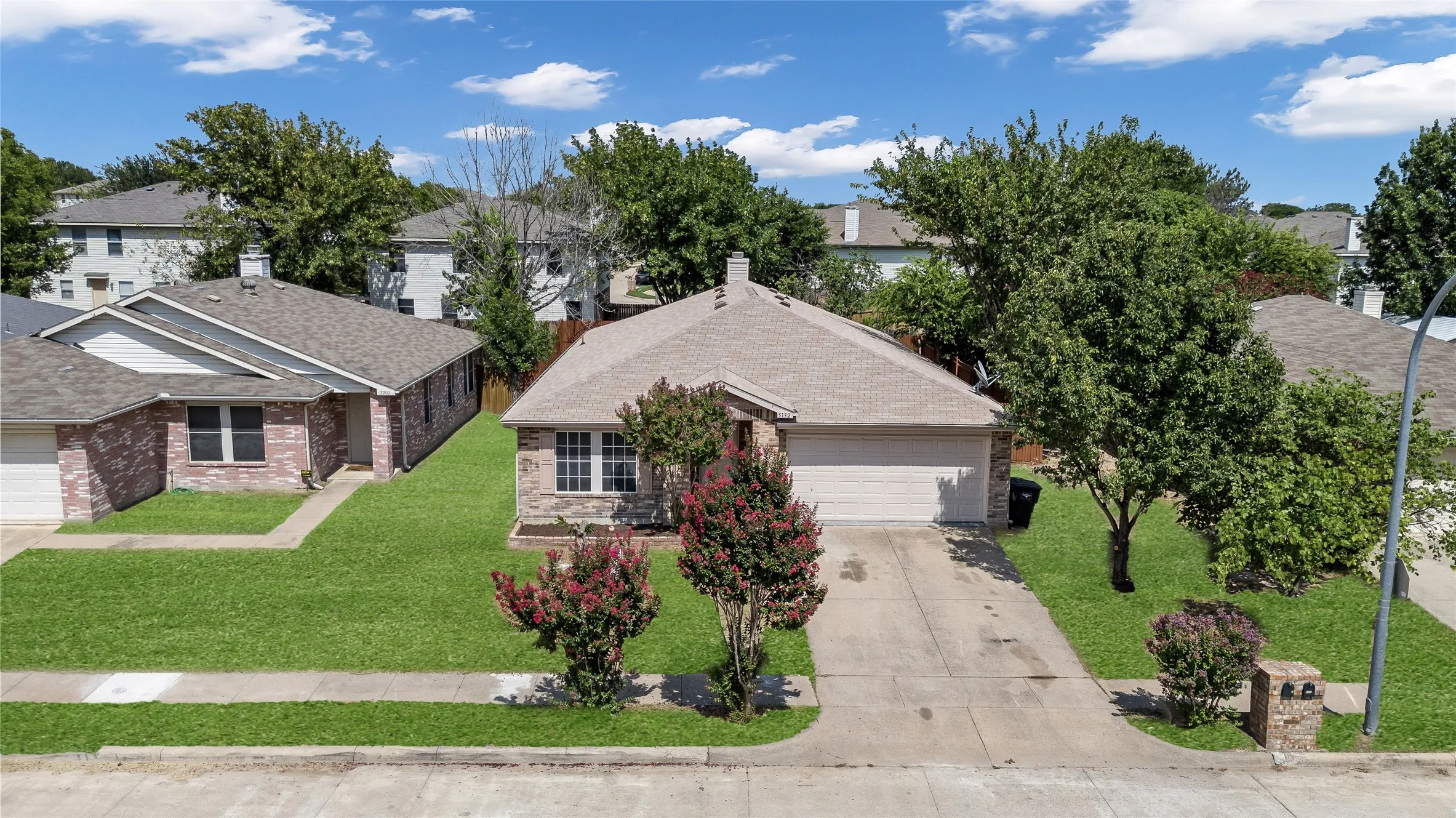Single Family Residence For Sale in Tarrant County , 5132 Bedfordshire Drive, Fort Worth, Texas 76135, 4 Bedroom, 2 Bathroom, 2 Garage spaces, 2,105 Sqft, built in 2001, mls#21376935, Real Estate Agent in Fort Worth, Homes For Sale in Tarrant county, Homes For Sale in Fort Worth, Realtor in Fort Worth Texas, Real Estate Brokerage Independent Realty Texas, Luminita Cordes Realtor